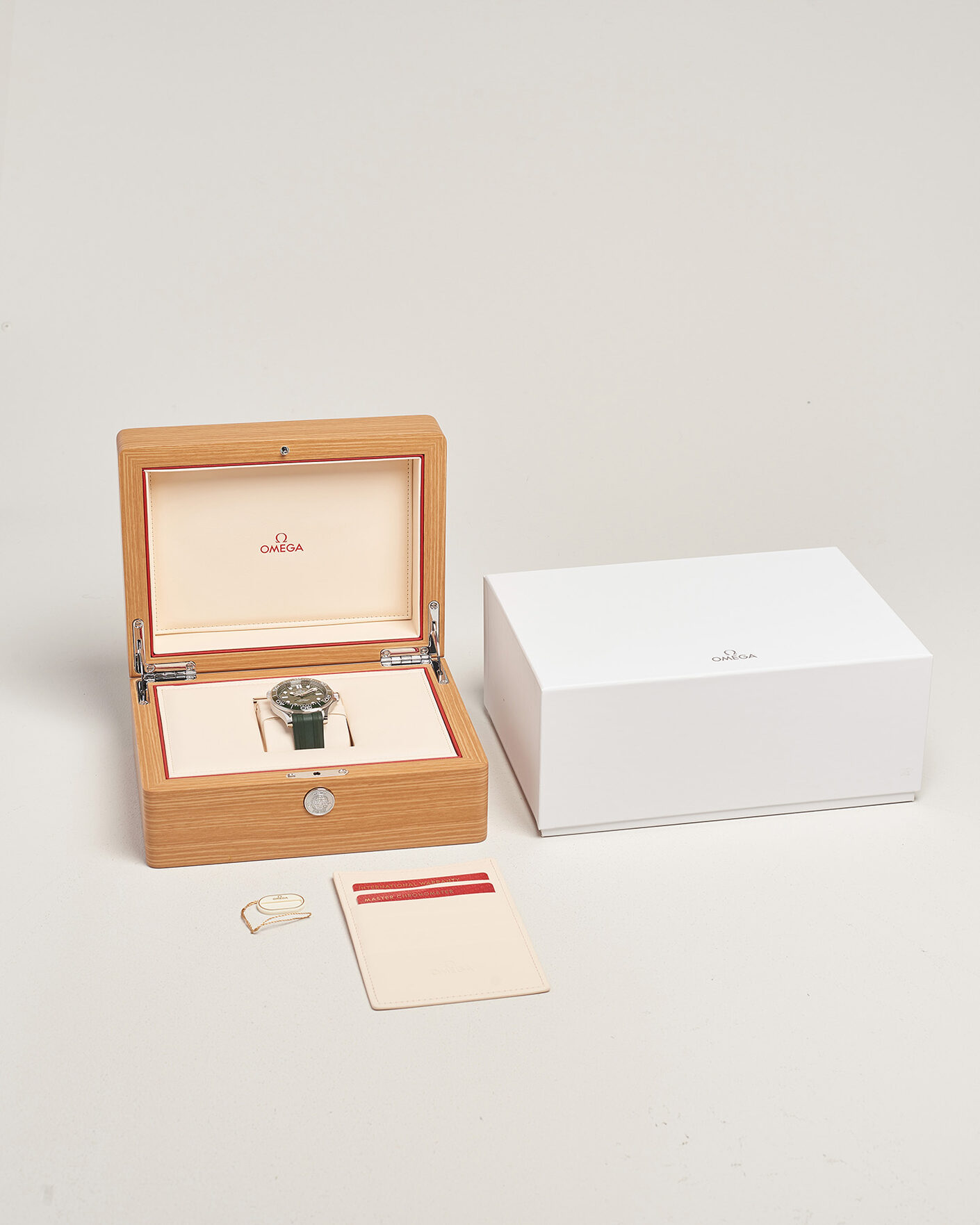 Men | Pre-Owned & Vintage Watches | Omega Pre-Owned | Seamaster 300M Diver