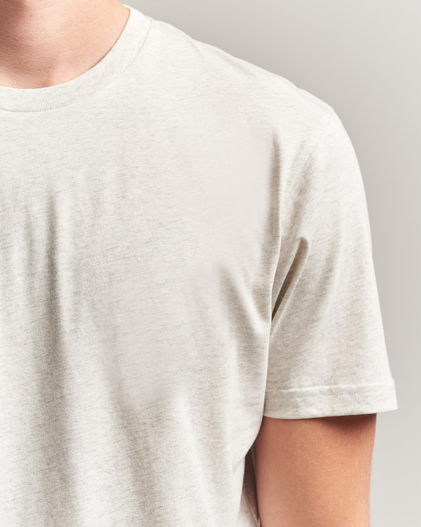 Men | T-Shirts | Sunspel | Riviera Midweight T-Shirt Archive White