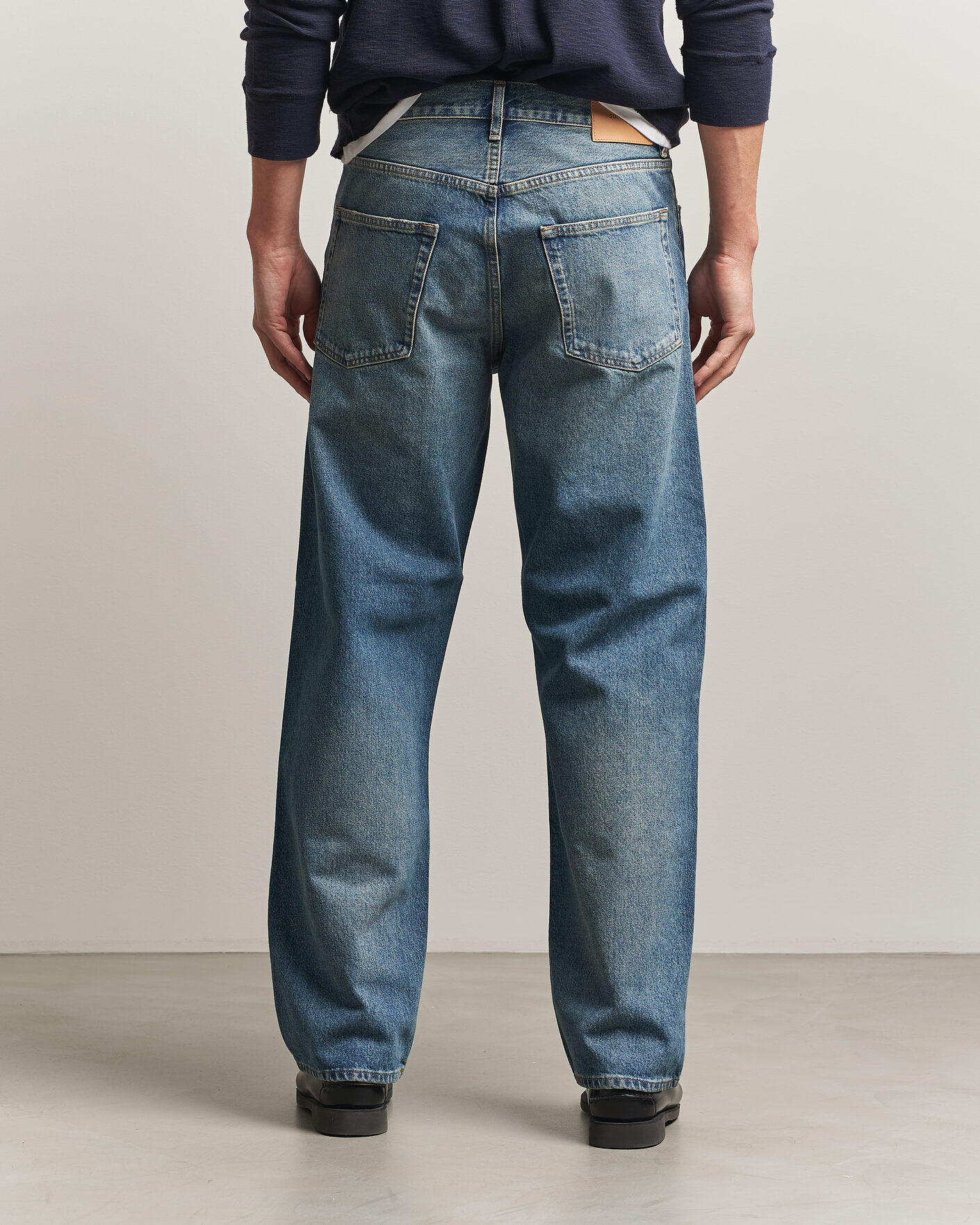 【極美品】SUNFLOWER blue loose jeans 30/32 Sunflower Loose Jeans Blue Vintage at CareOfCarl.com
