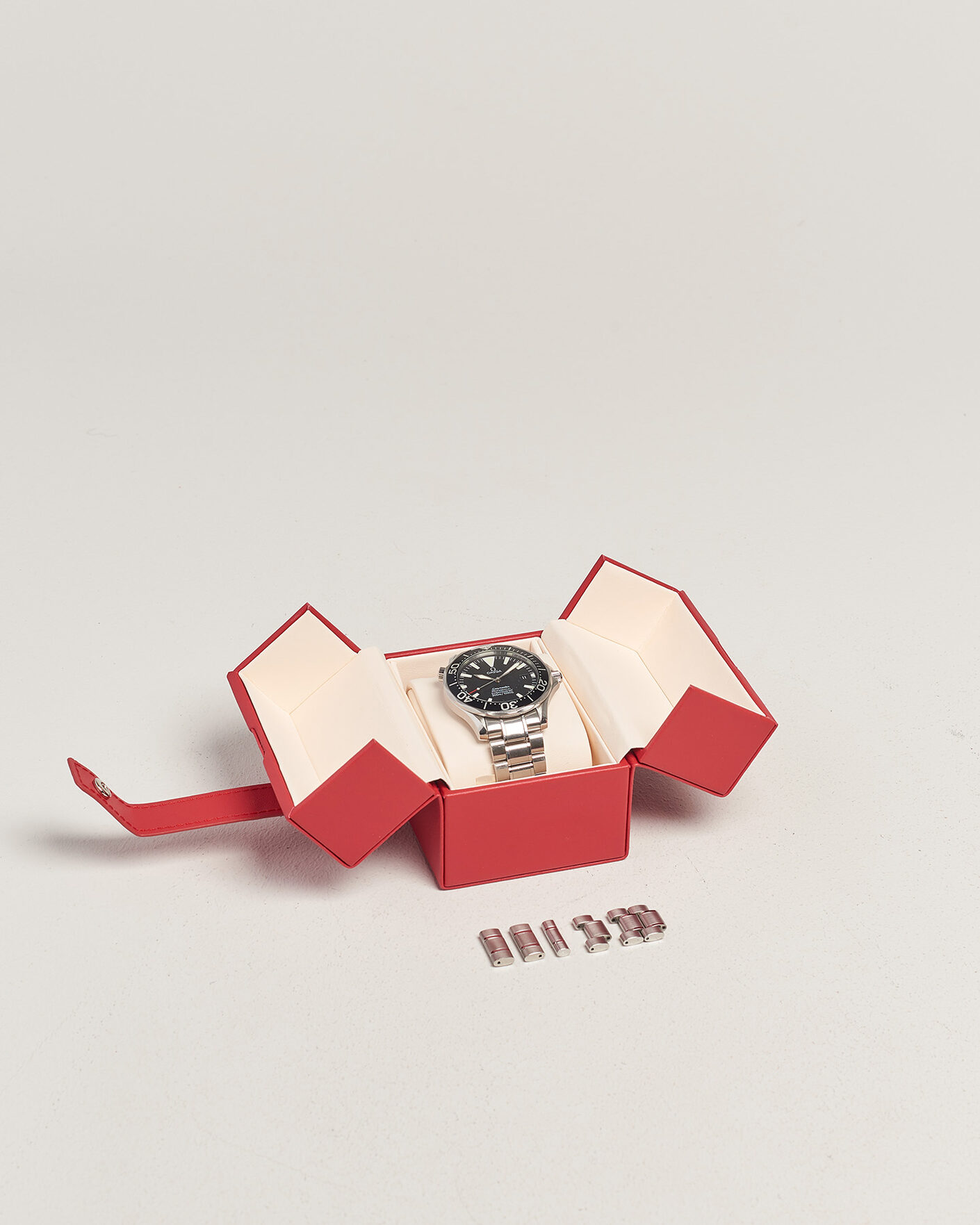 Men | Pre-Owned & Vintage Watches | Omega Pre-Owned | Seamaster 300M Peter Blake 