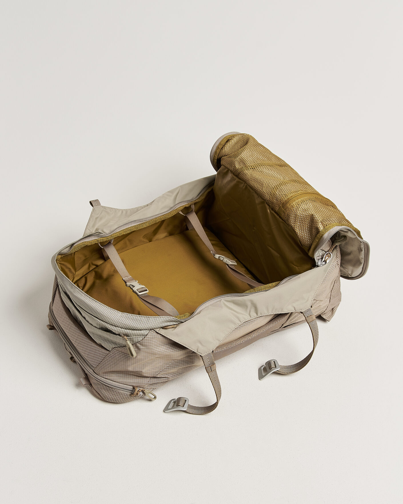 Men | Bags | Osprey | X Danner Farpoint 40 Sawdust - Latte Brown