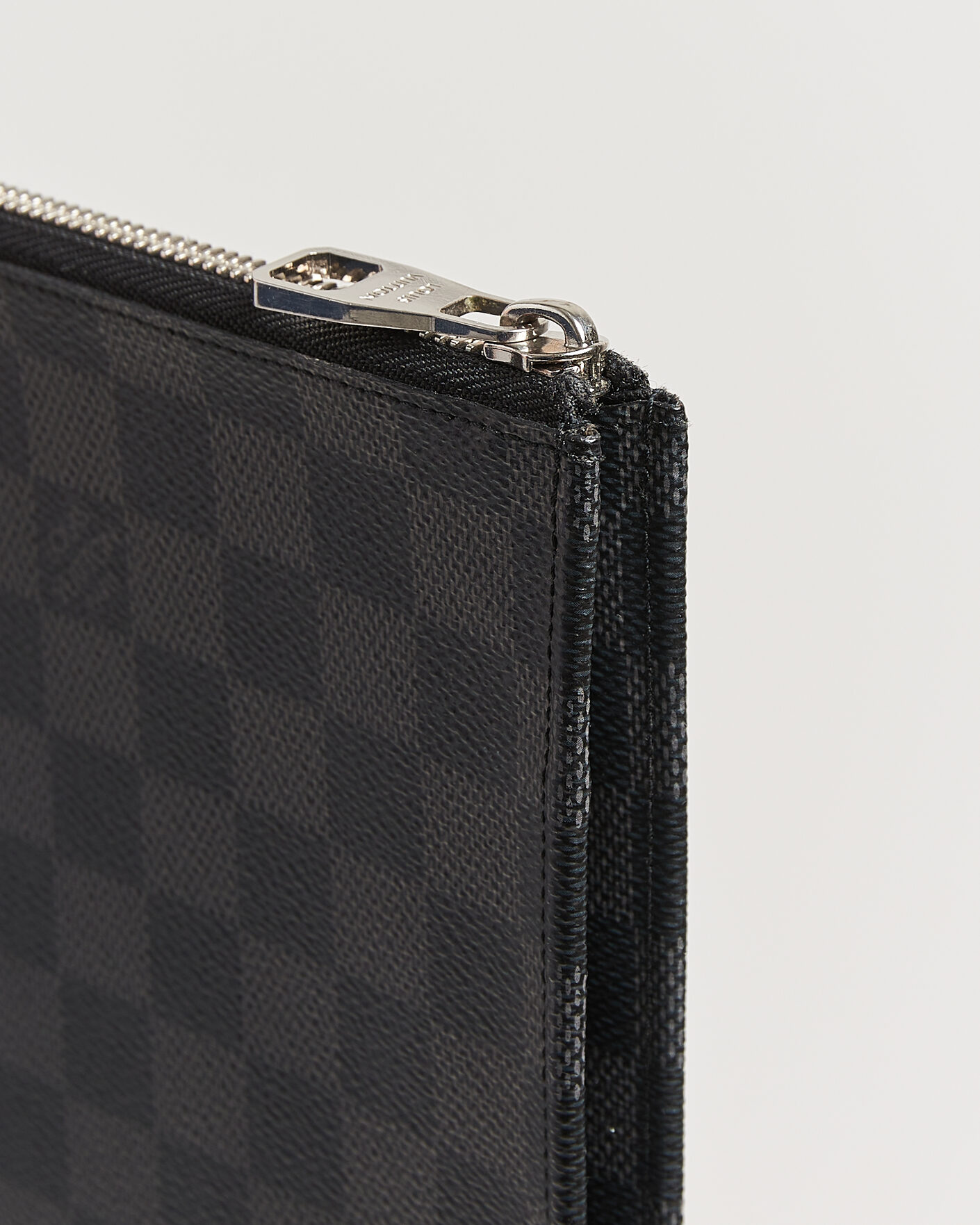 Men | Pre-Owned & Vintage Bags | Louis Vuitton Pre-Owned | Pochette Jules Damier Graphite