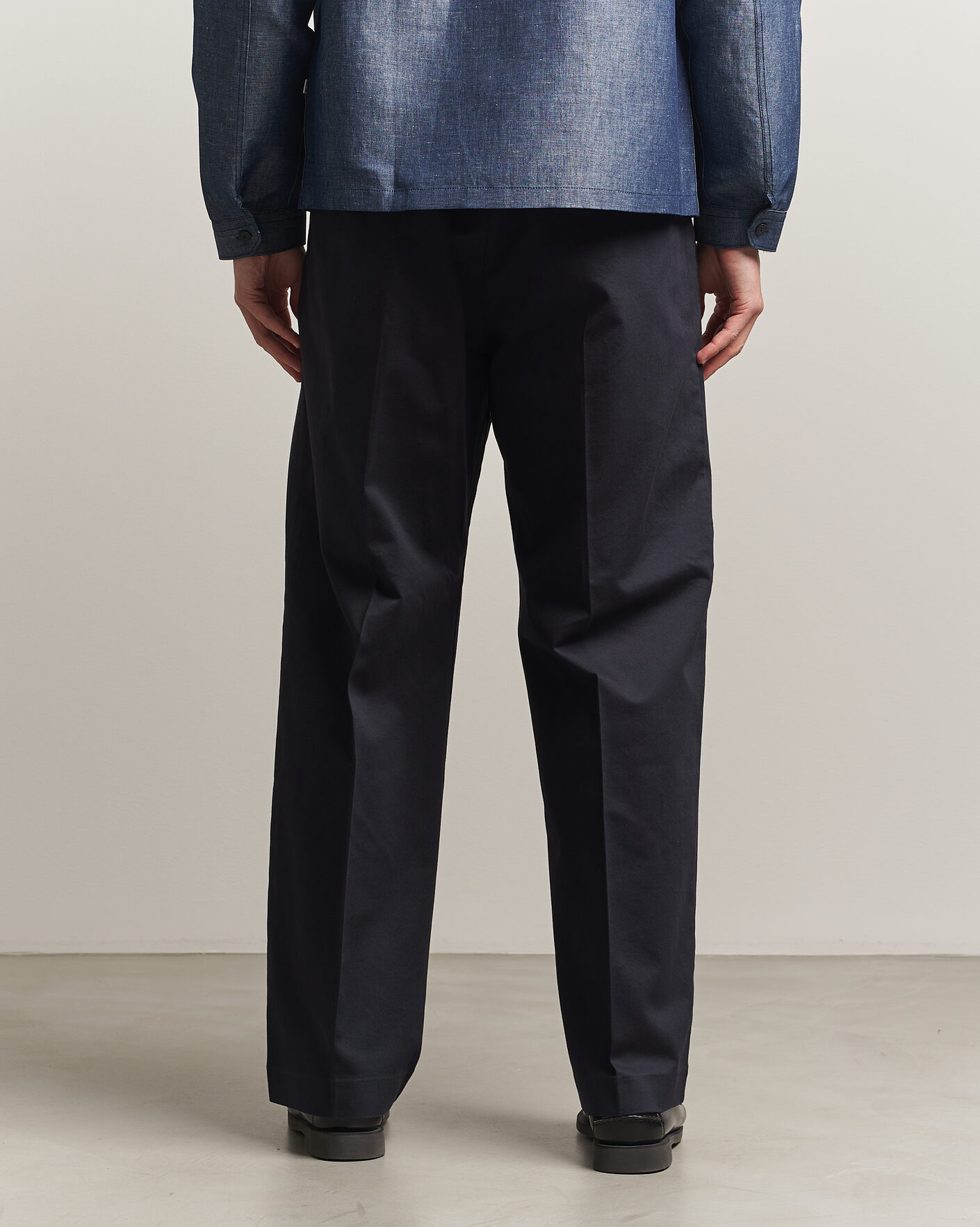 Men | Trousers | NN07 | Kay Relaxed Fit Pleated Cotton Trousers Navy Blue