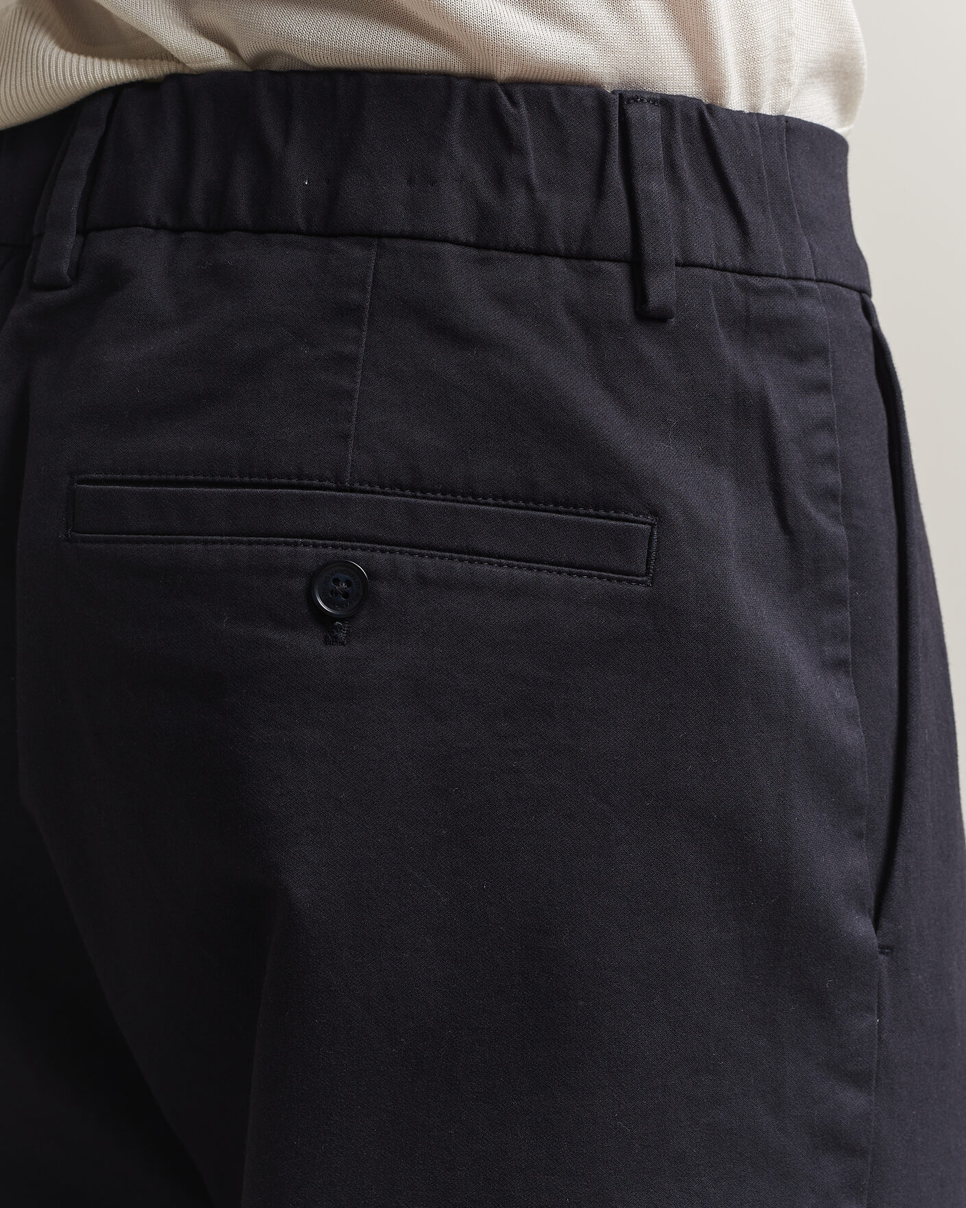 Men | Trousers | NN07 | Kay Relaxed Fit Pleated Cotton Trousers Navy Blue