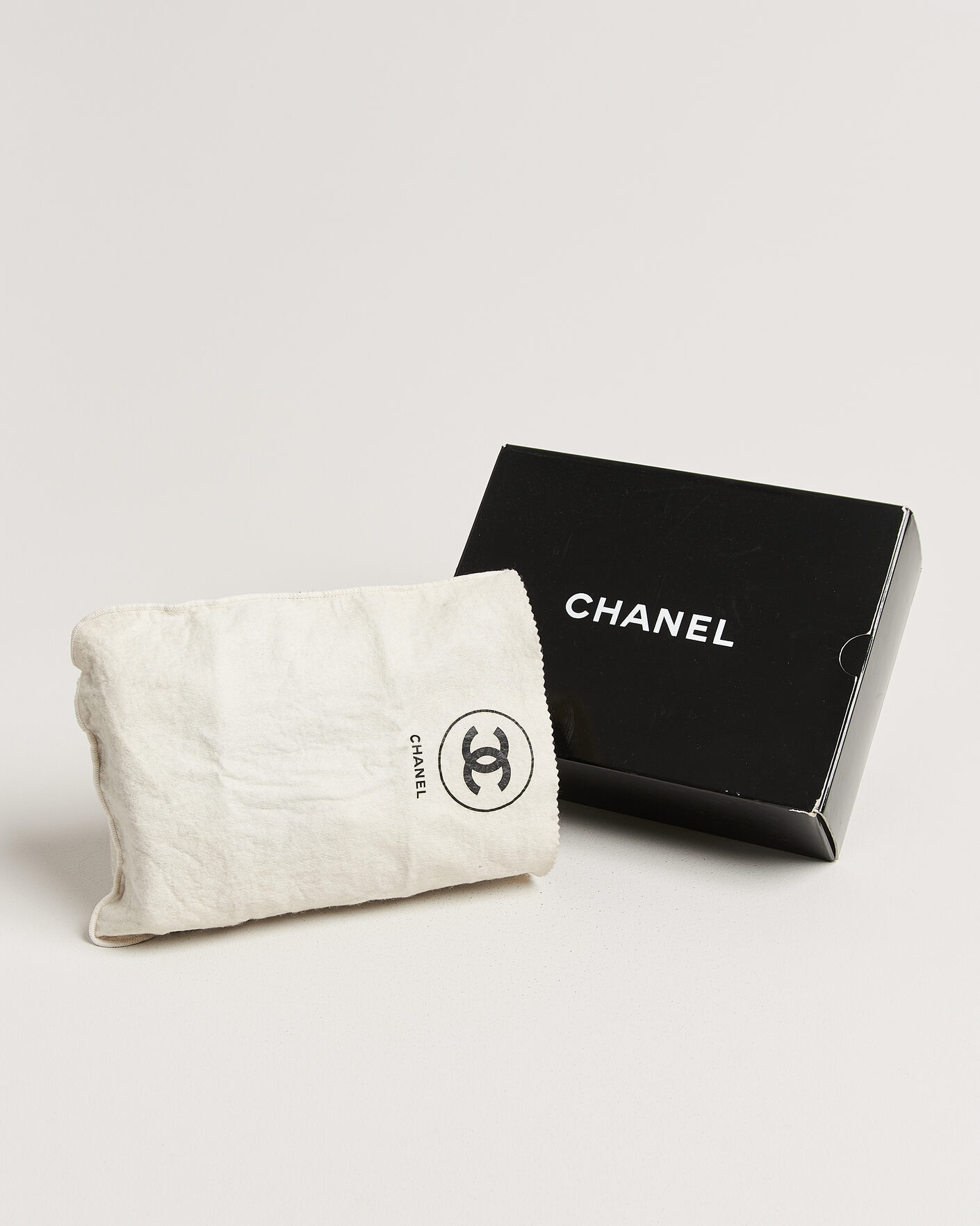 Men | Chanel Pre-Owned Classic Medium Double Flap Bag Black | Chanel Pre-Owned | Classic Medium Double Flap Bag Black