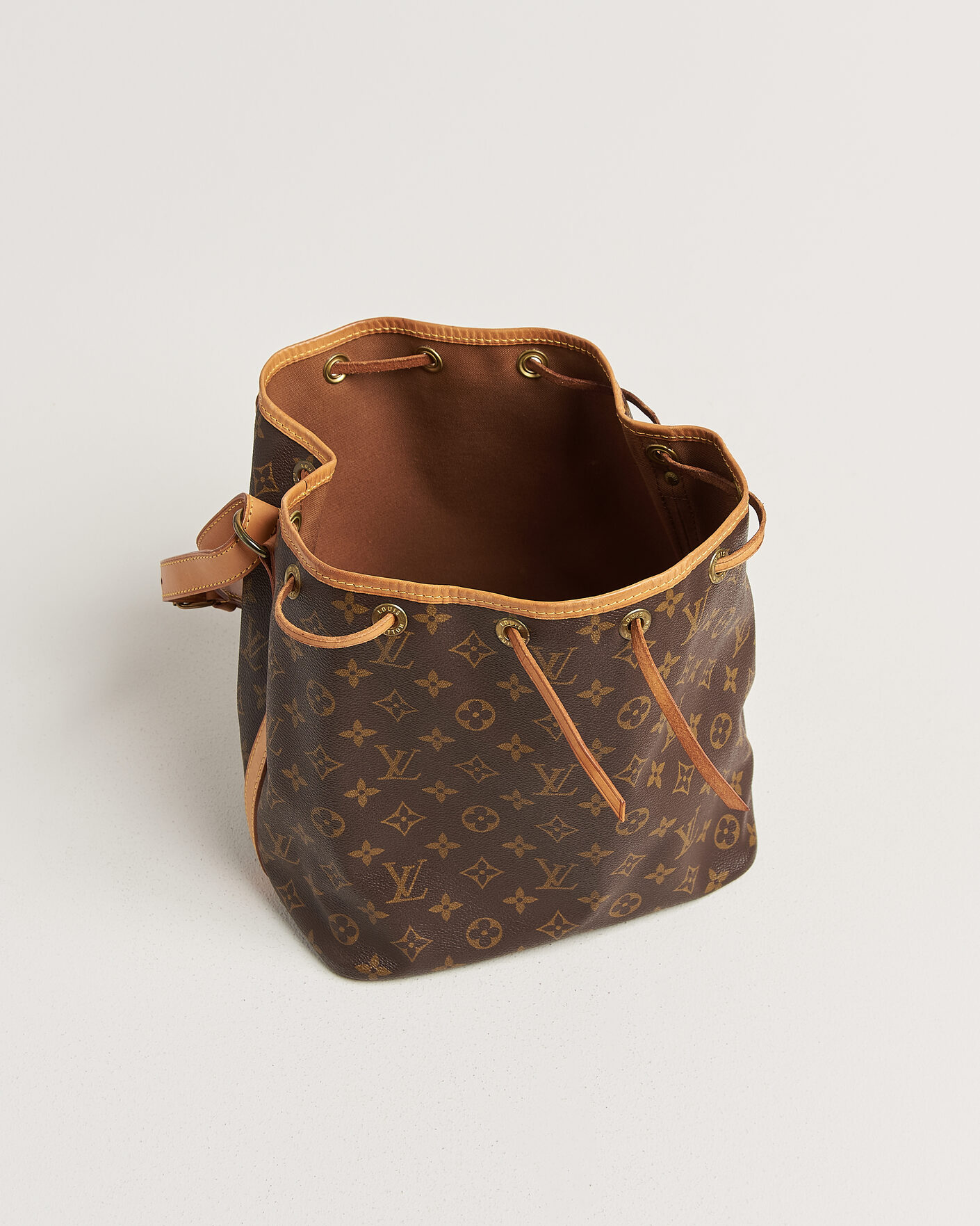 Men | Pre-Owned & Vintage Bags | Louis Vuitton Pre-Owned | Petit Noé Monogram