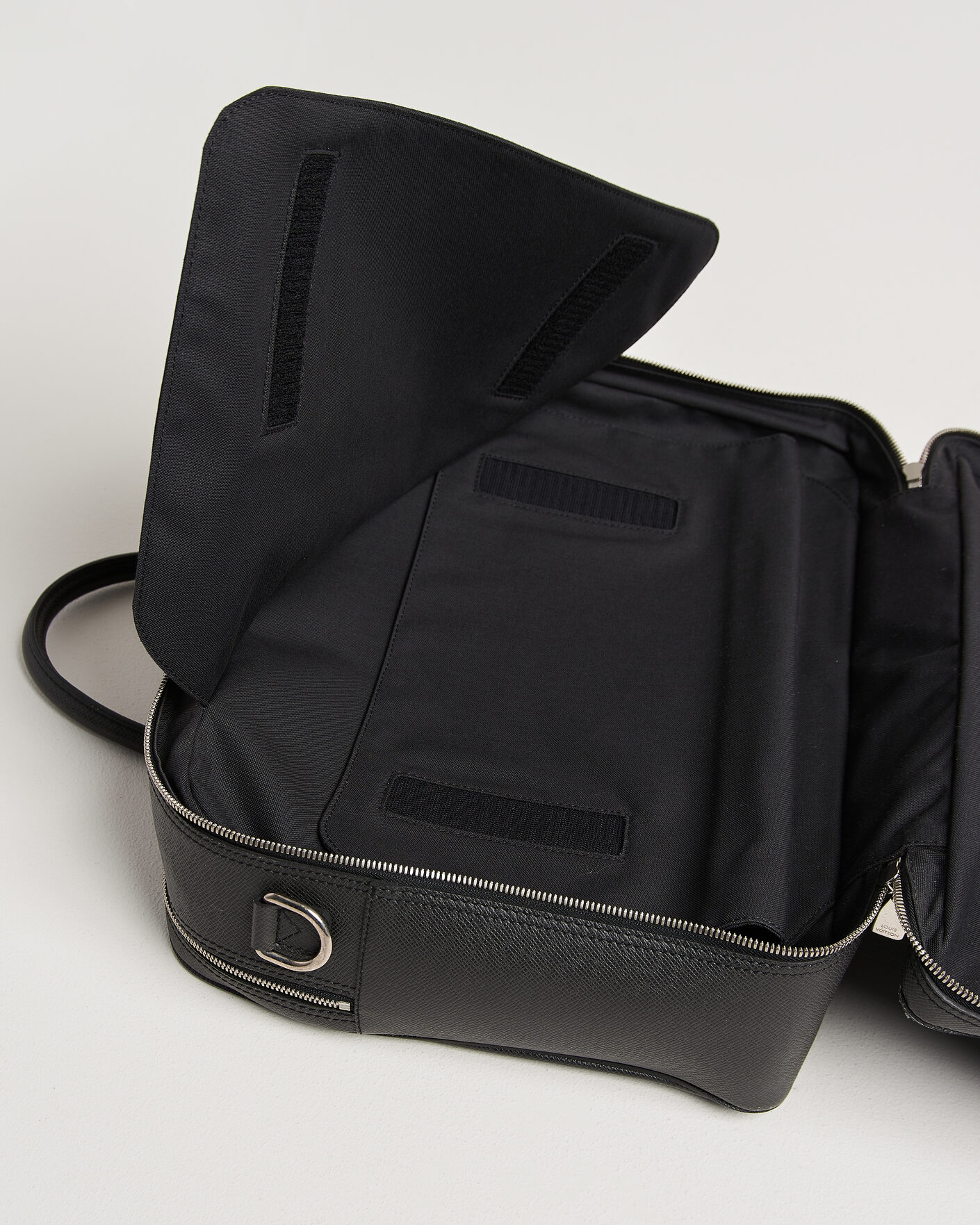Men | Pre-Owned & Vintage Bags | Louis Vuitton Pre-Owned | Overnight Bag Taiga Leather Black