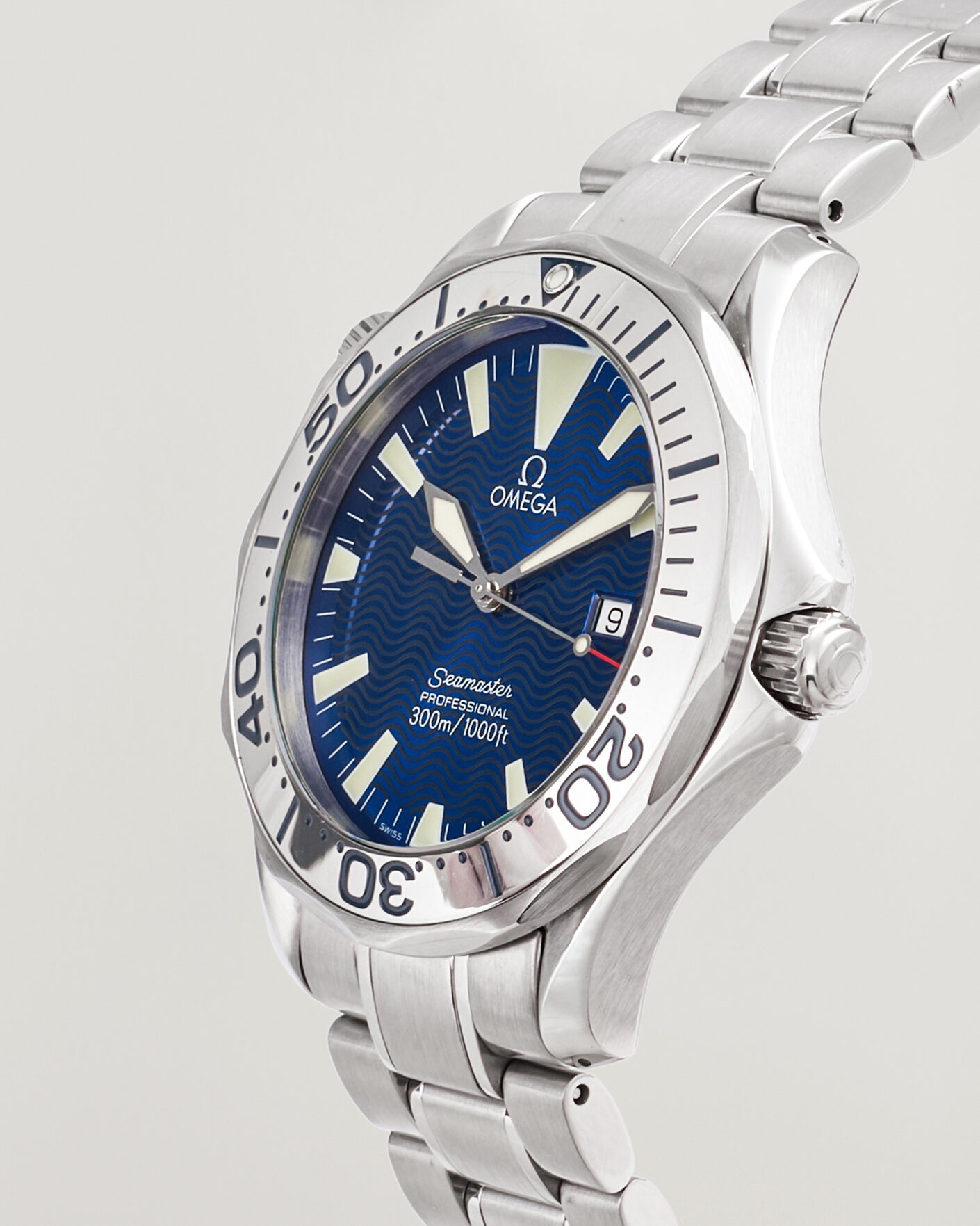Men | Pre-Owned & Vintage Watches | Omega Pre-Owned | Seamaster 300M Electric Blue