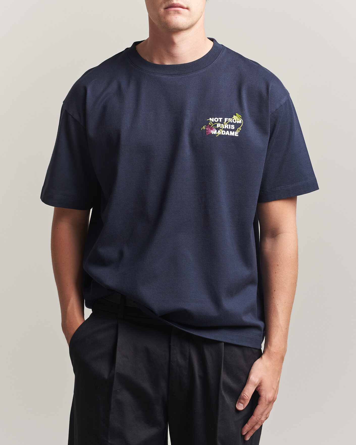 Men | T-Shirts | Drôle de Monsieur | Vine Embroidered Slogan T-Shirt Navy