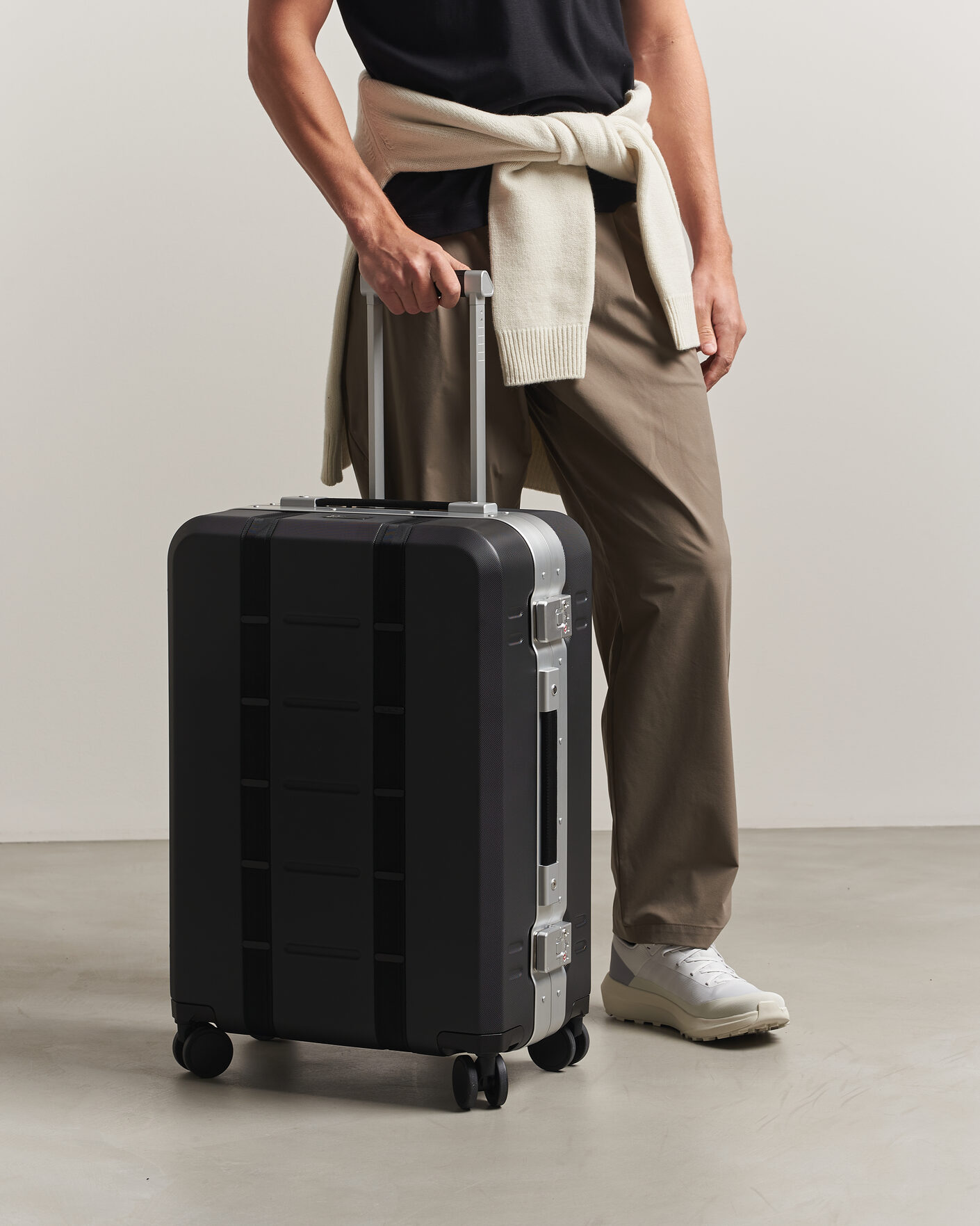 Men | Bags | DB | Ramverk Pro Check-In Luggage Medium Silver/Black
