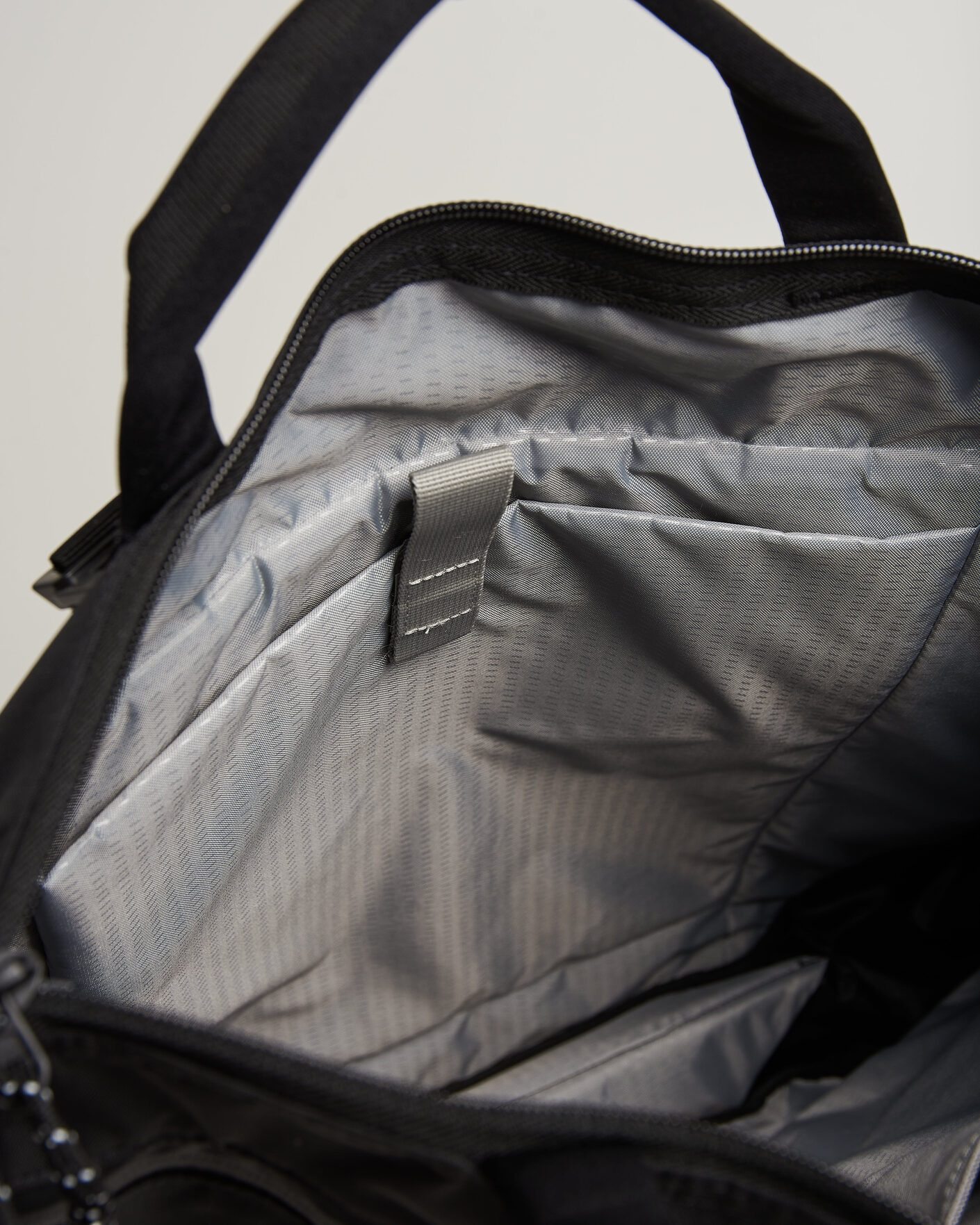 Men | DB Utility Tote 32L Black Out | DB | Utility Tote 32L Black Out