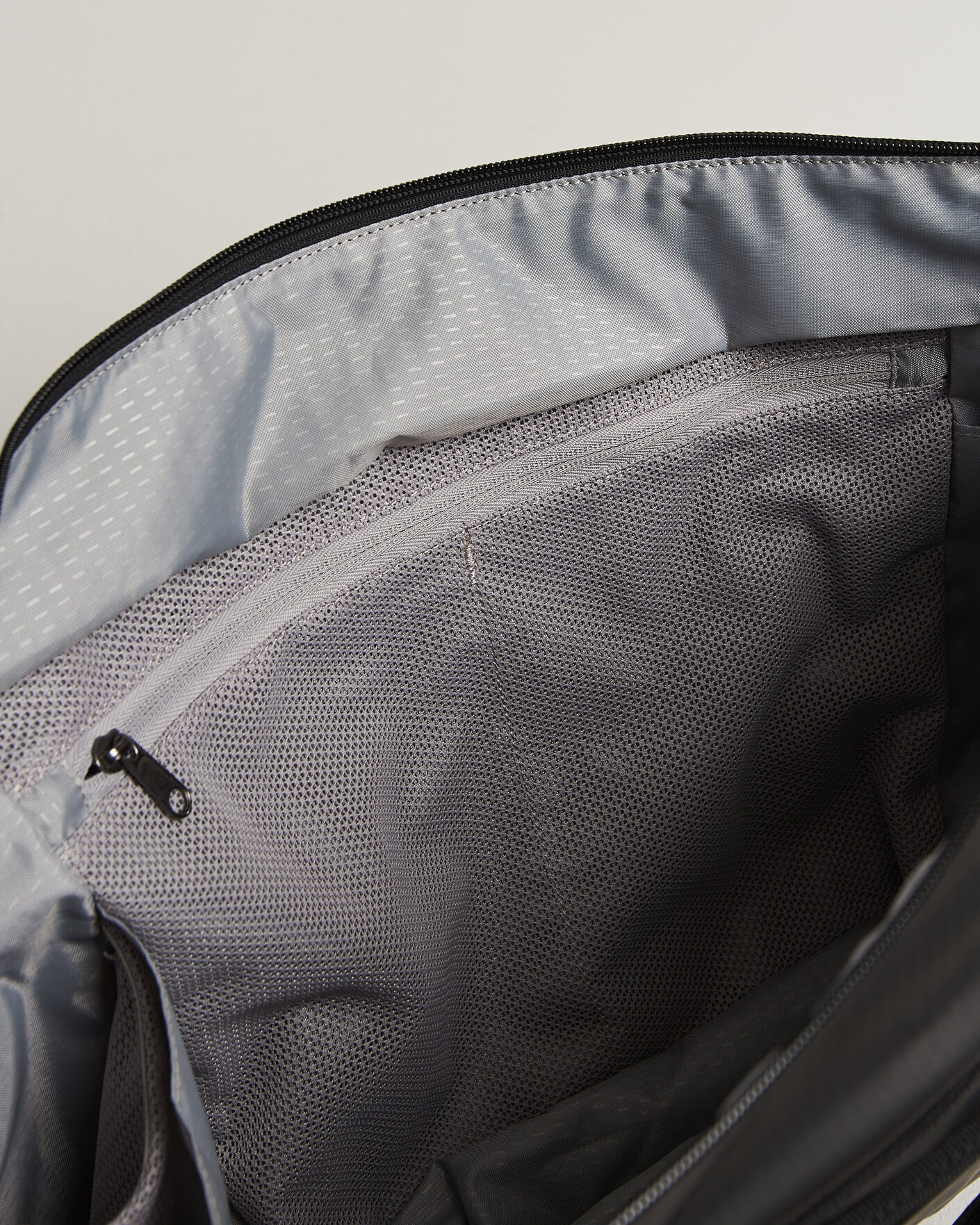 Men | Bags | DB | Ramverk Pro Sling Bag 24L Black Out