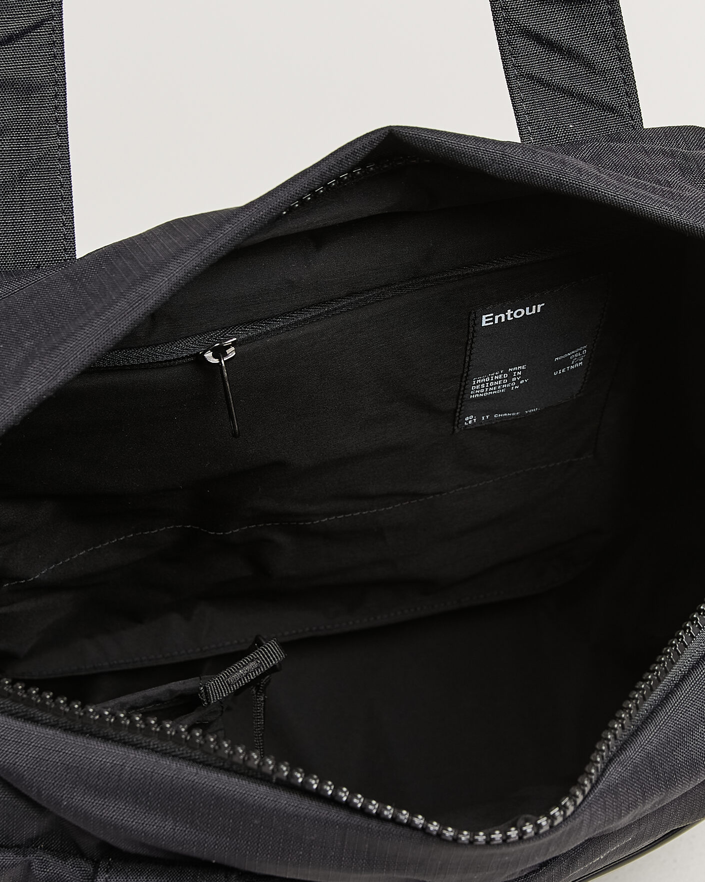 Men | Bags | DB | Entour Tote 22L Black Out