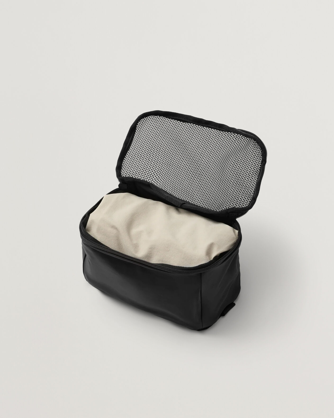Men | Bags | DB | Essential Packing Cube S Black Out