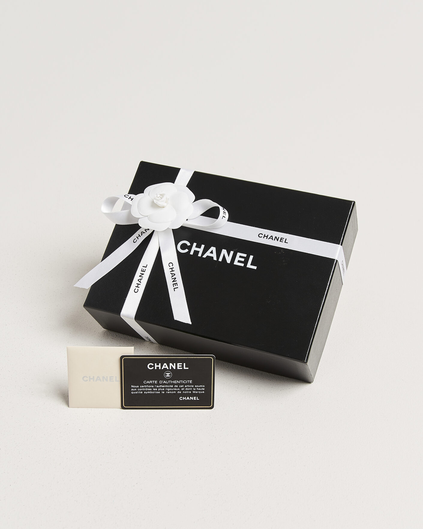 Men | Pre-Owned & Vintage Bags | Chanel Pre-Owned | Wallet On Chain Camelia Lambskin Black