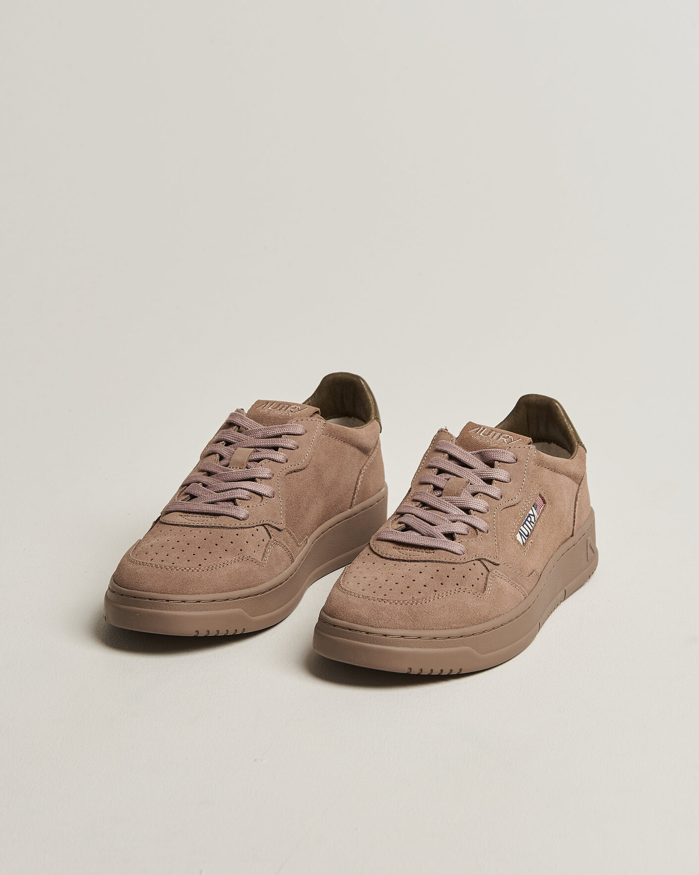 Men | Sneakers | Autry | Medalist Low Suede Sneaker Antilope