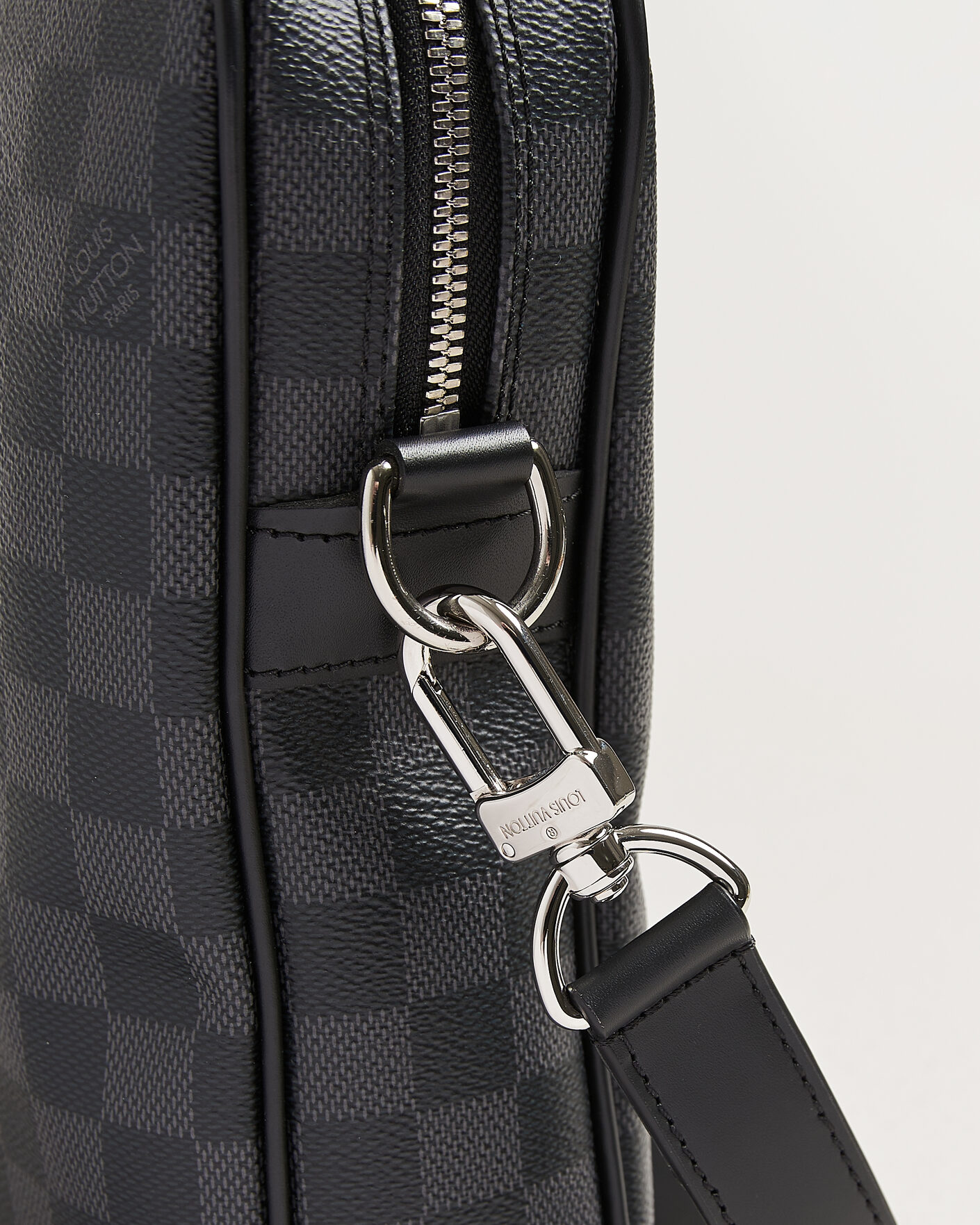 Men | Louis Vuitton Pre-Owned Porte Documents Damier Graphite | Louis Vuitton Pre-Owned | Porte Documents Damier Graphite