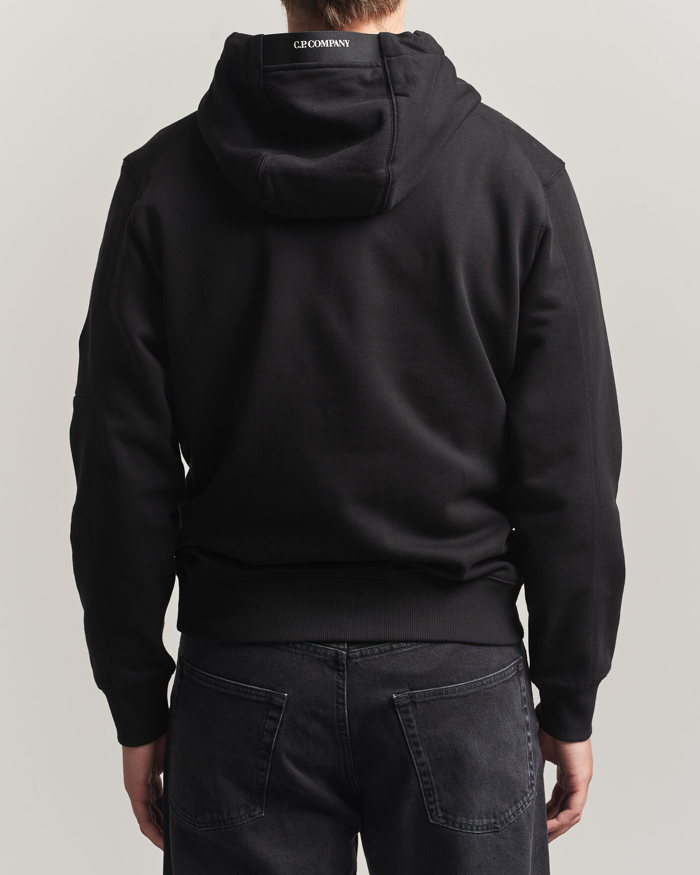 Men | Sweaters & Knitwear | C.P. Company | Diagonal Raised Fleece Lens Hood Black