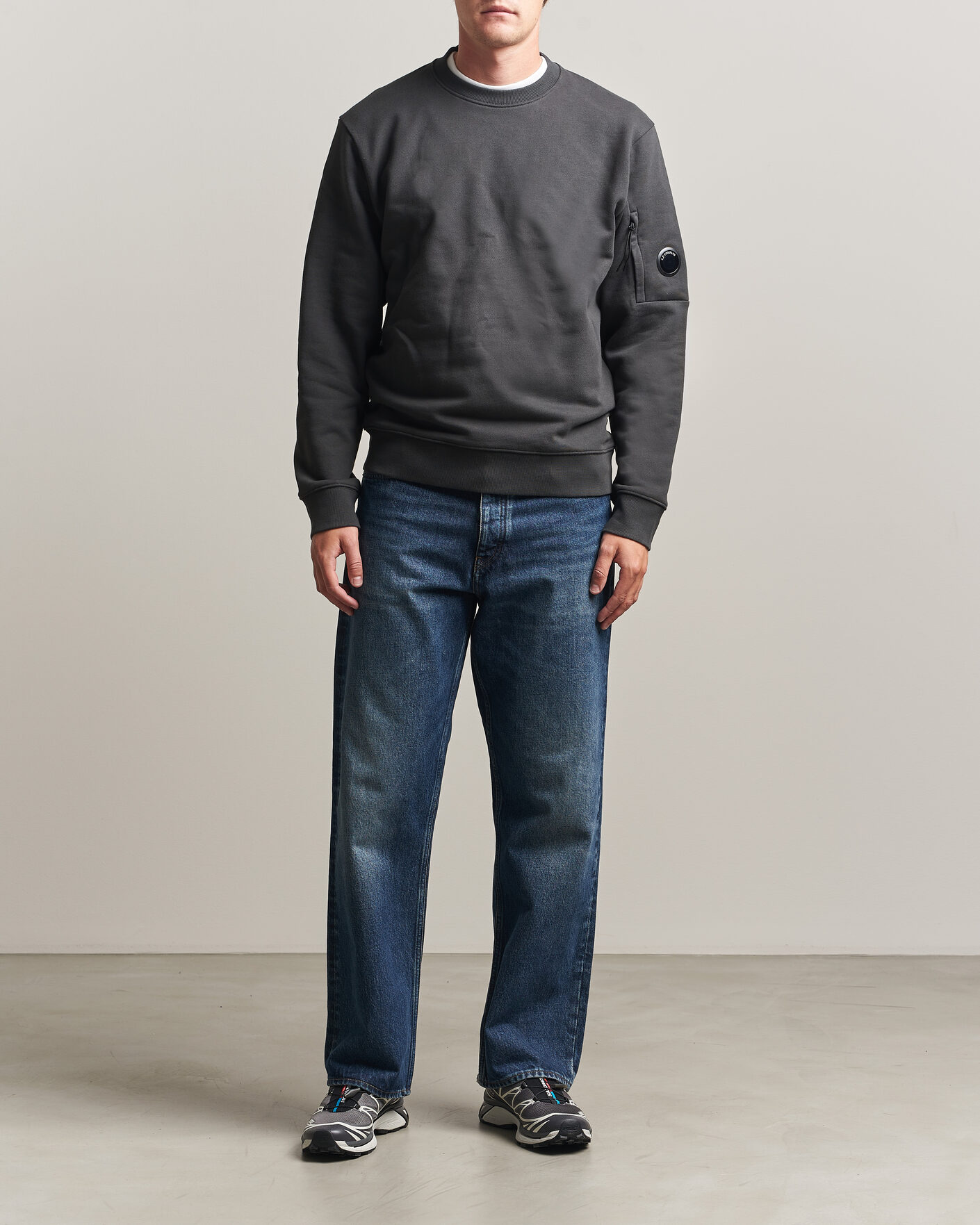Men | Sweaters & Knitwear | C.P. Company | Diagonal Raised Fleece Lens Sweatshirt Dark Grey