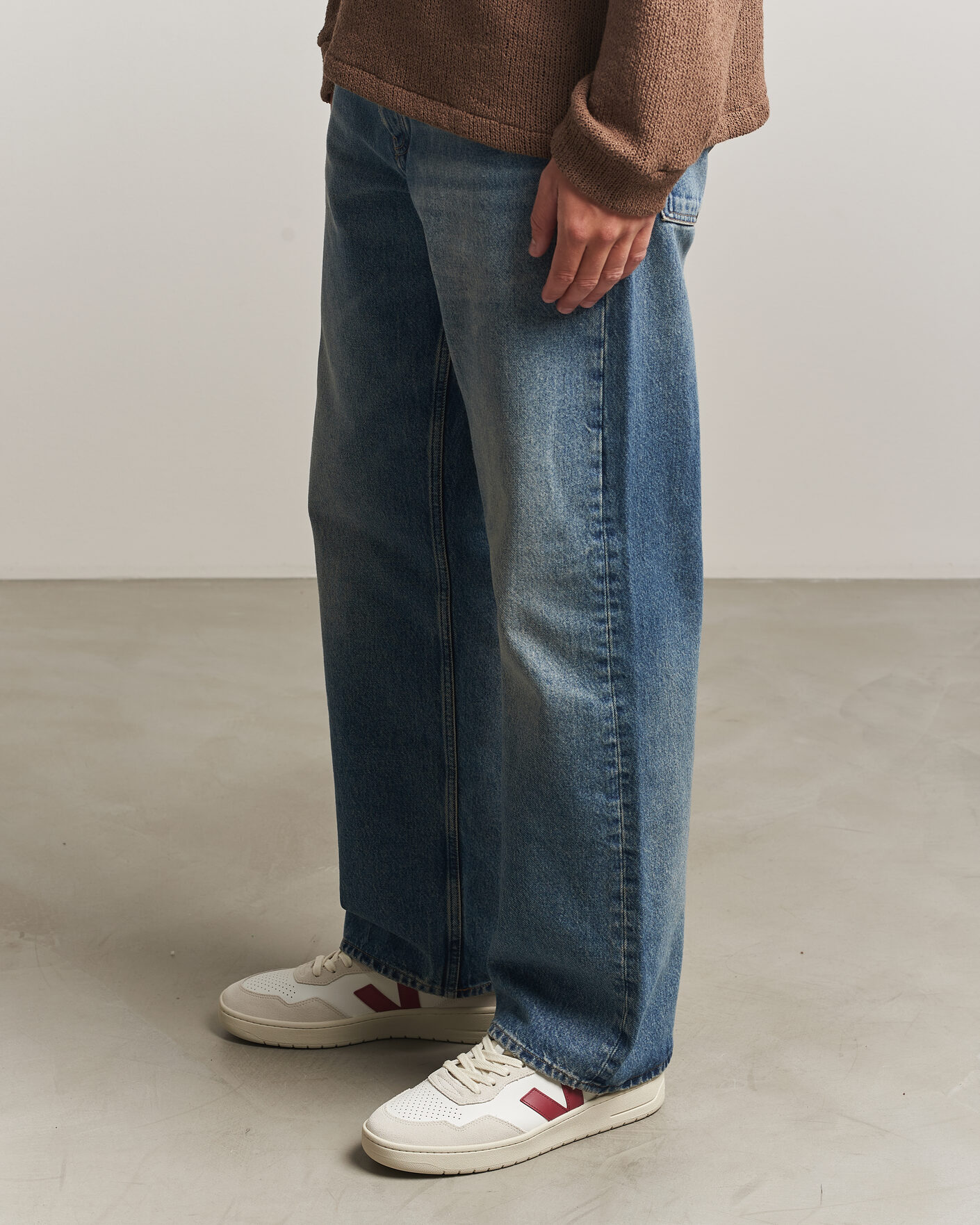 Men | Sneakers | Veja | V-90 Sneaker White/Marsala Natural