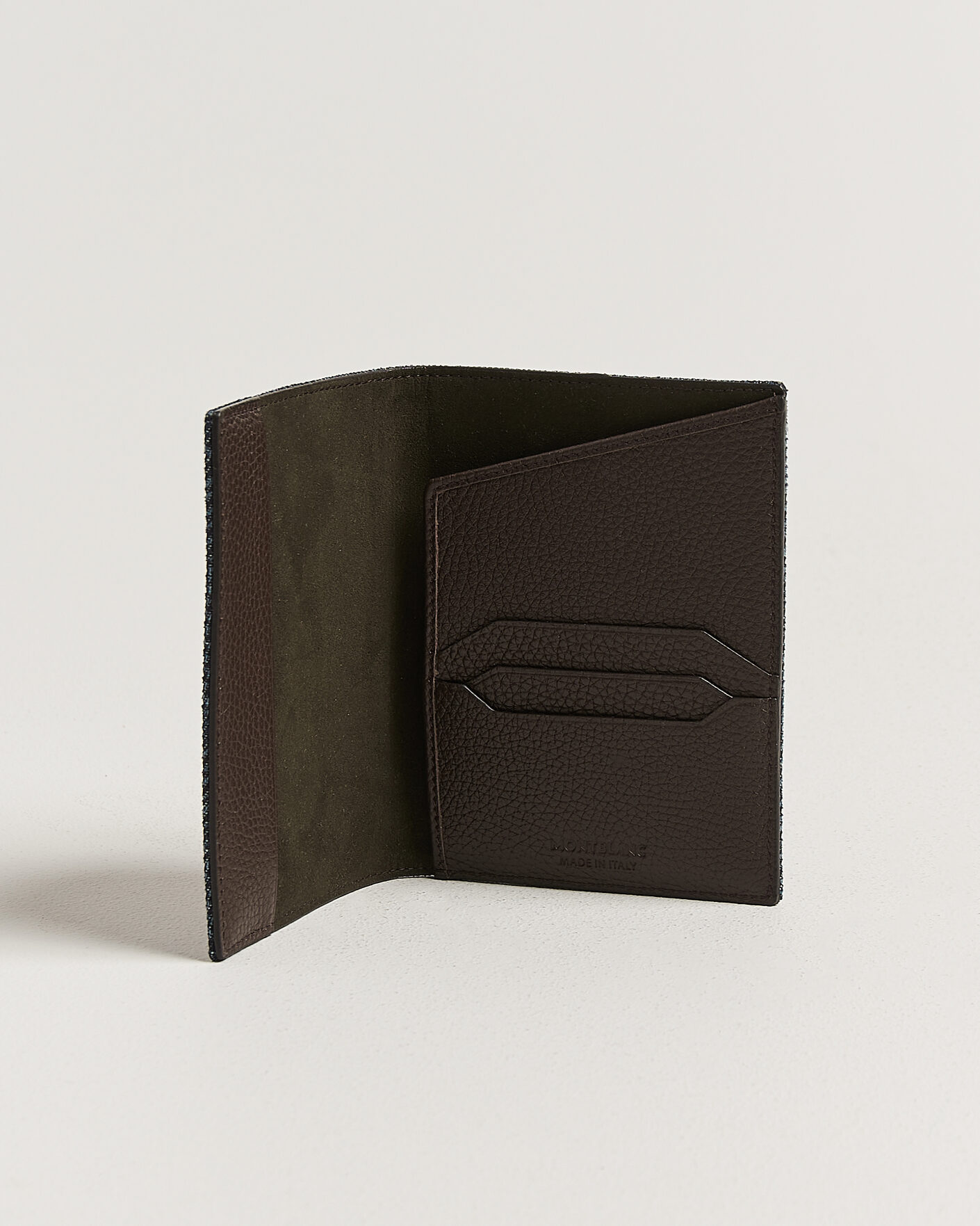 ド　モンタル　RESERVE PERSONNELLE Montblanc Passport Holder 4810 Denim at CareOfCarl.com