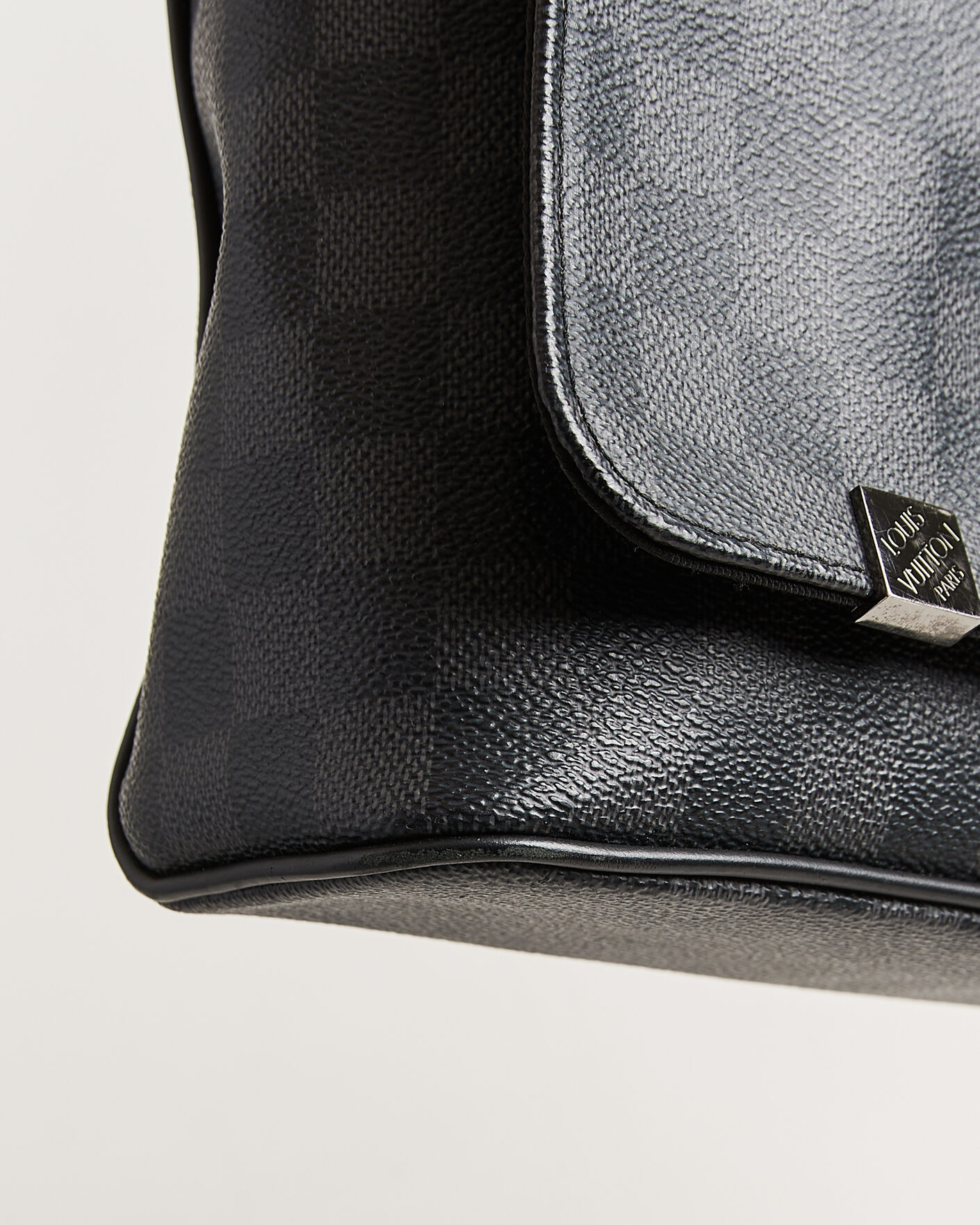 Men | Pre-Owned & Vintage Bags | Louis Vuitton Pre-Owned | Louis Vuitton District Messenger Bag MM Damier Graphite