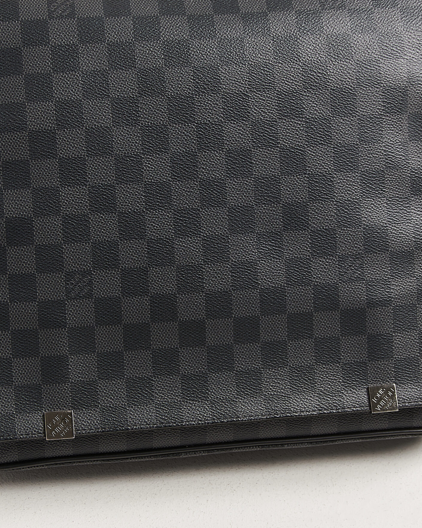 Men | Pre-Owned & Vintage Bags | Louis Vuitton Pre-Owned | Louis Vuitton District Messenger Bag MM Damier Graphite