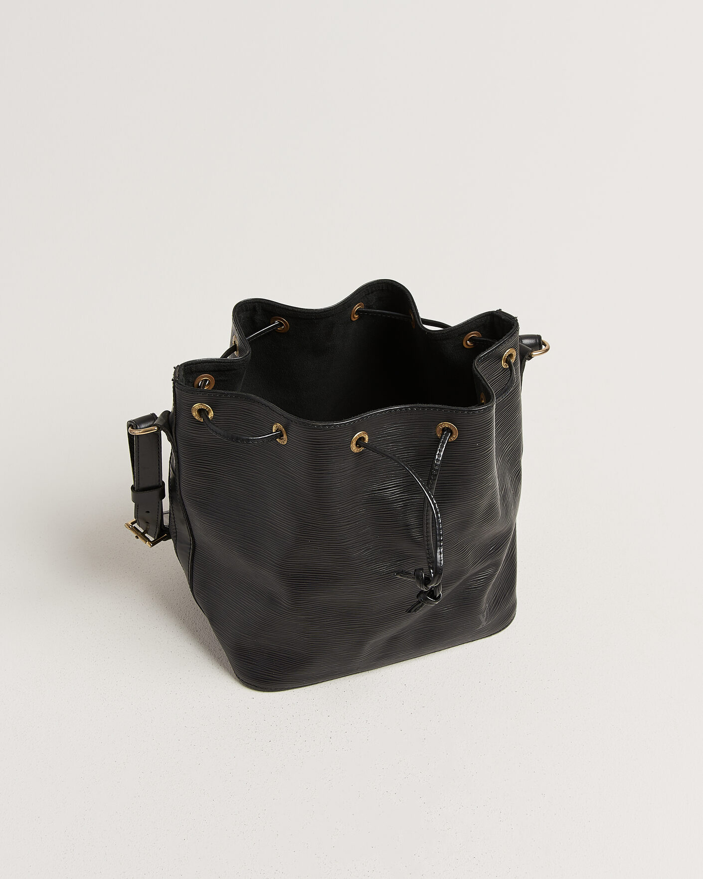 Men | Pre-Owned & Vintage Bags | Louis Vuitton Pre-Owned | Petit Noé Epi Leather Black