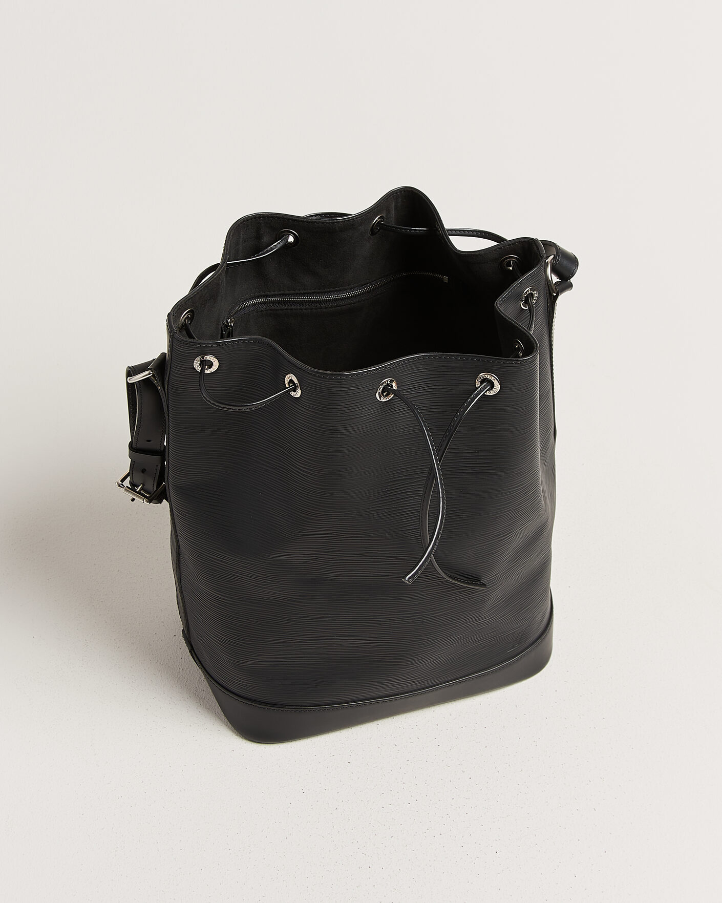 Men | Pre-Owned & Vintage Bags | Louis Vuitton Pre-Owned | Noé Epi Leather Black