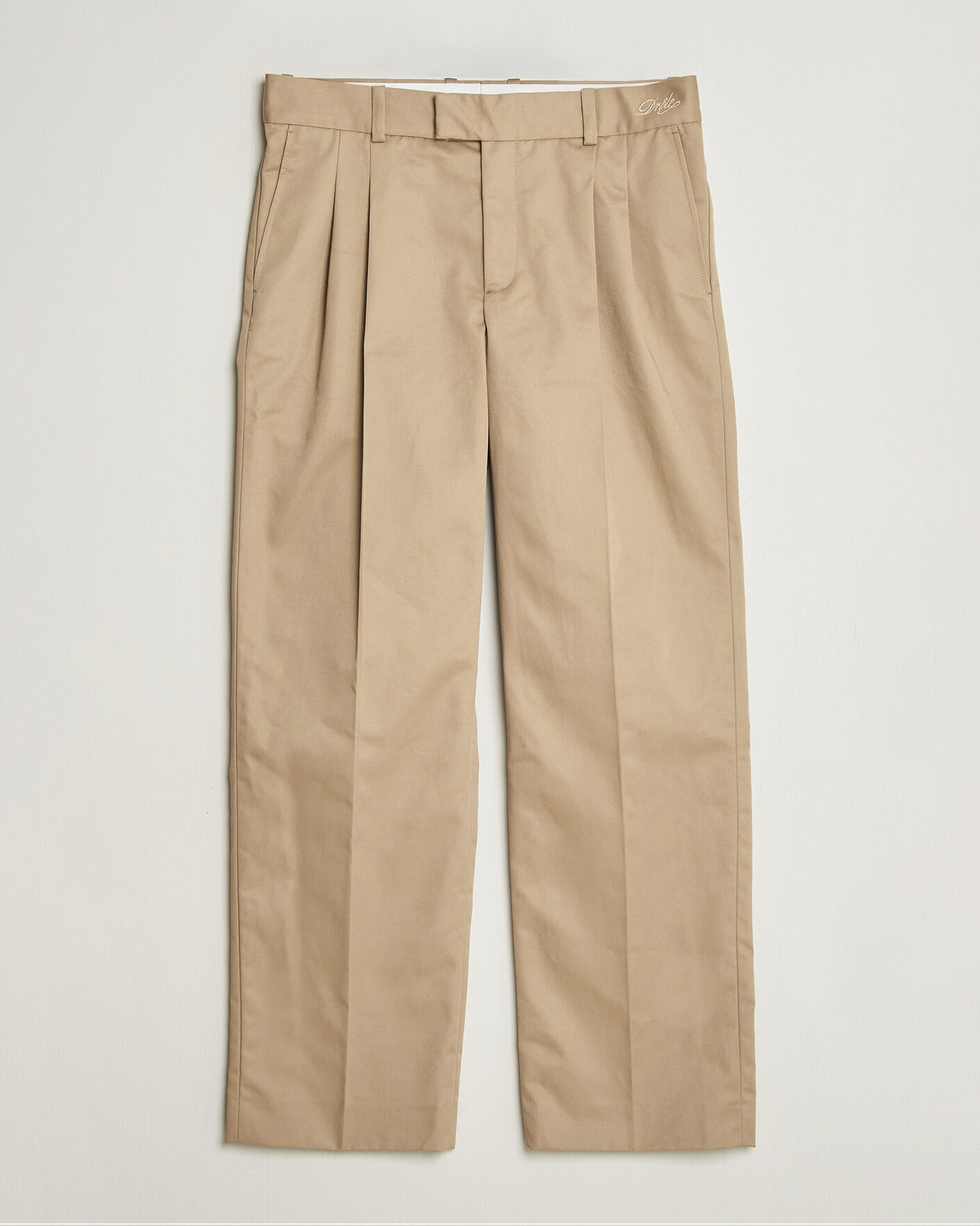 Men | Trousers | Drôle de Monsieur | Gabardine Pleated Trousers Beige