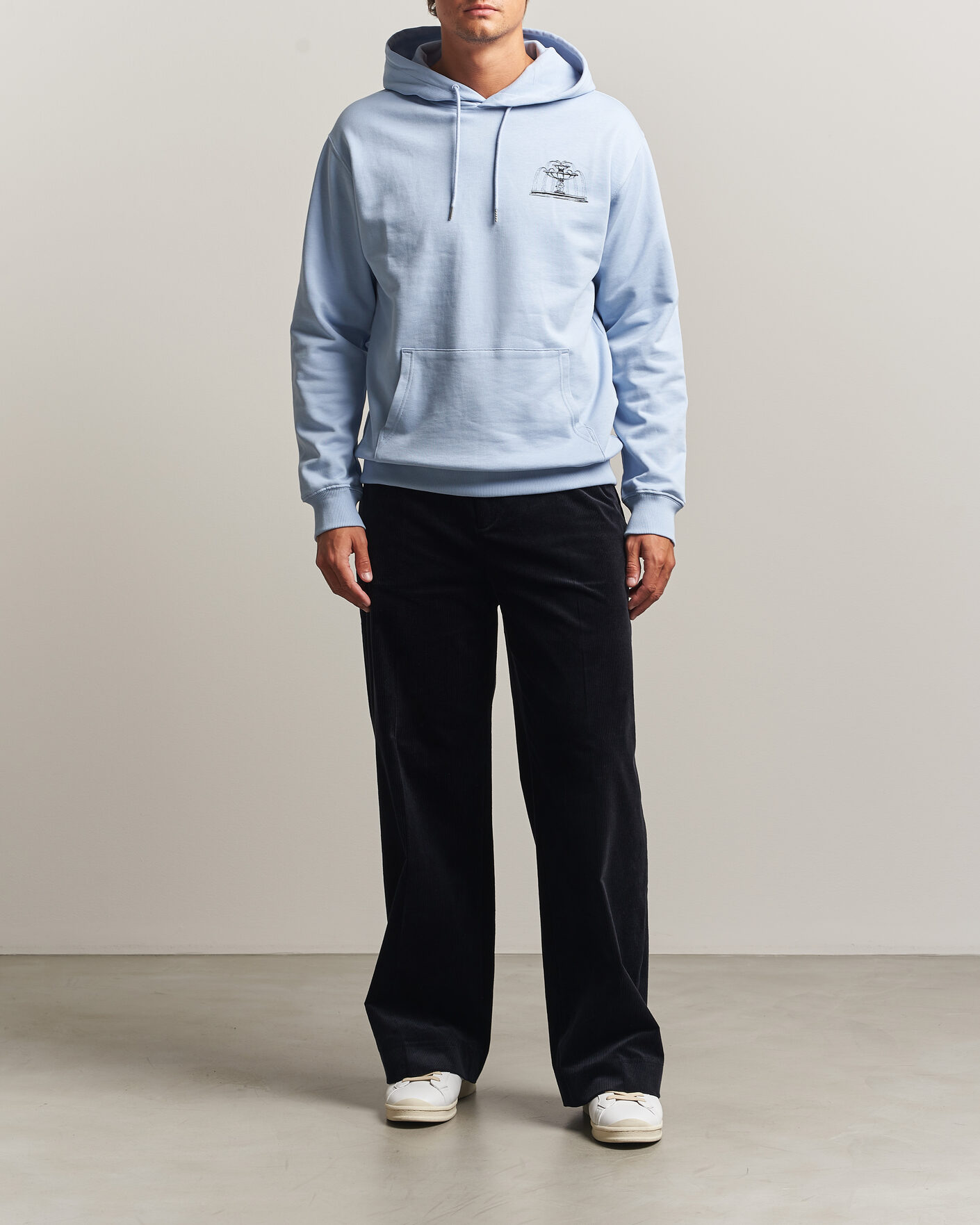 Men | Sweaters & Knitwear | Drôle de Monsieur | Fountain Printed Hoodie Light Blue