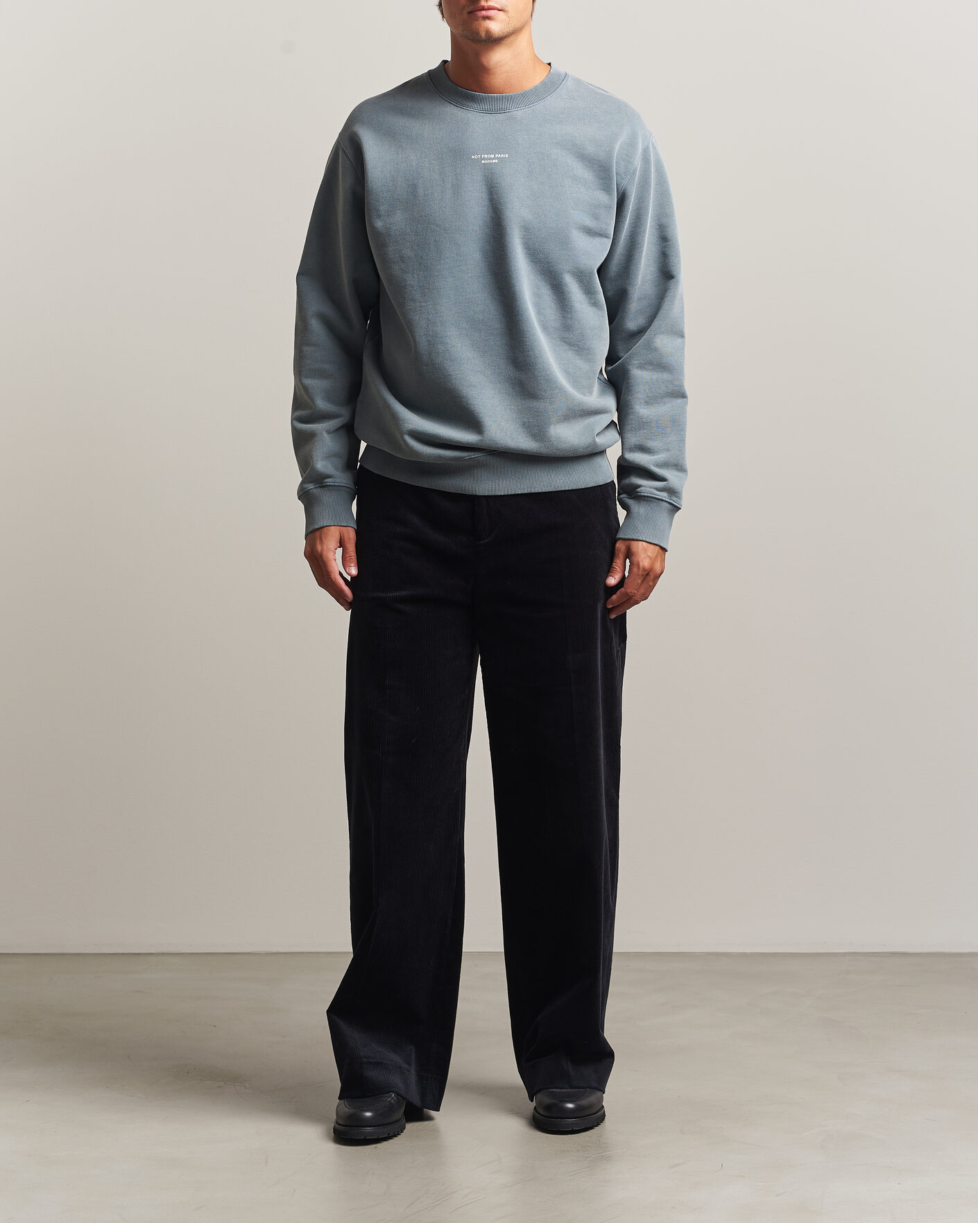 Men | Sweaters & Knitwear | Drôle de Monsieur | Classic Slogan Sweatshirt Dark Grey