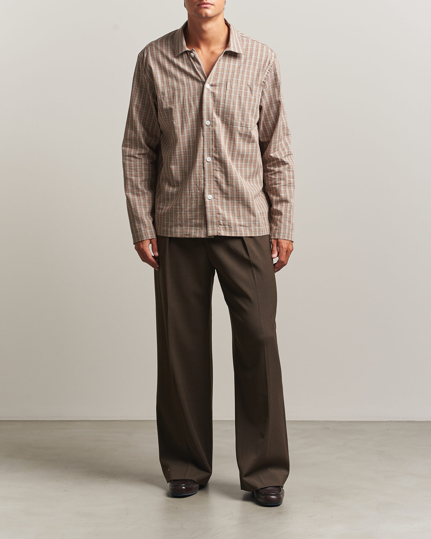 Men | Trousers | Filippa K | Milo Wide Wool Trousers Walnut Brown