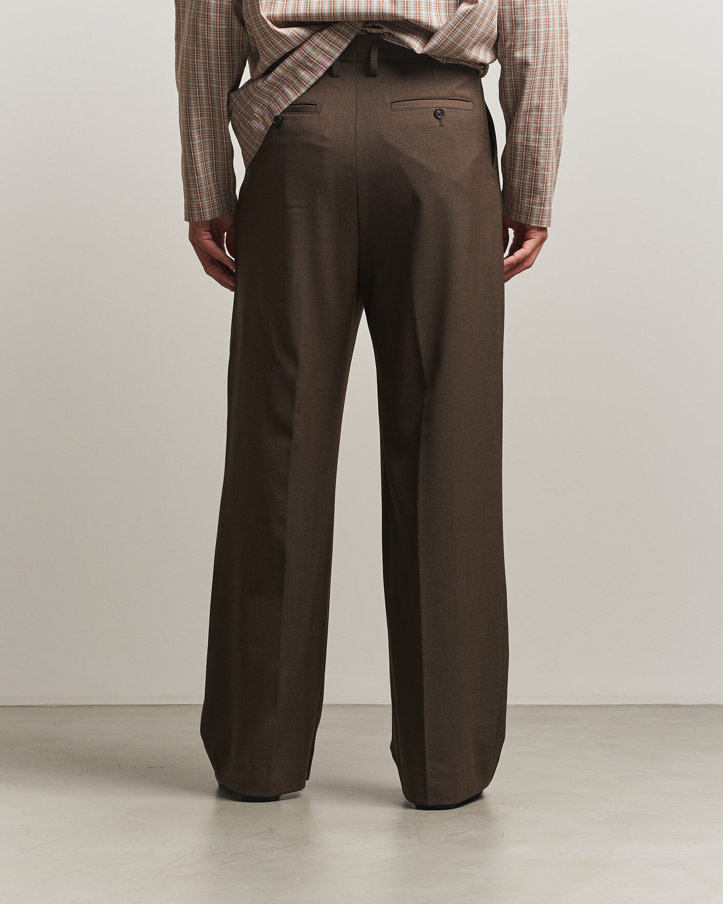 Men | Trousers | Filippa K | Milo Wide Wool Trousers Walnut Brown