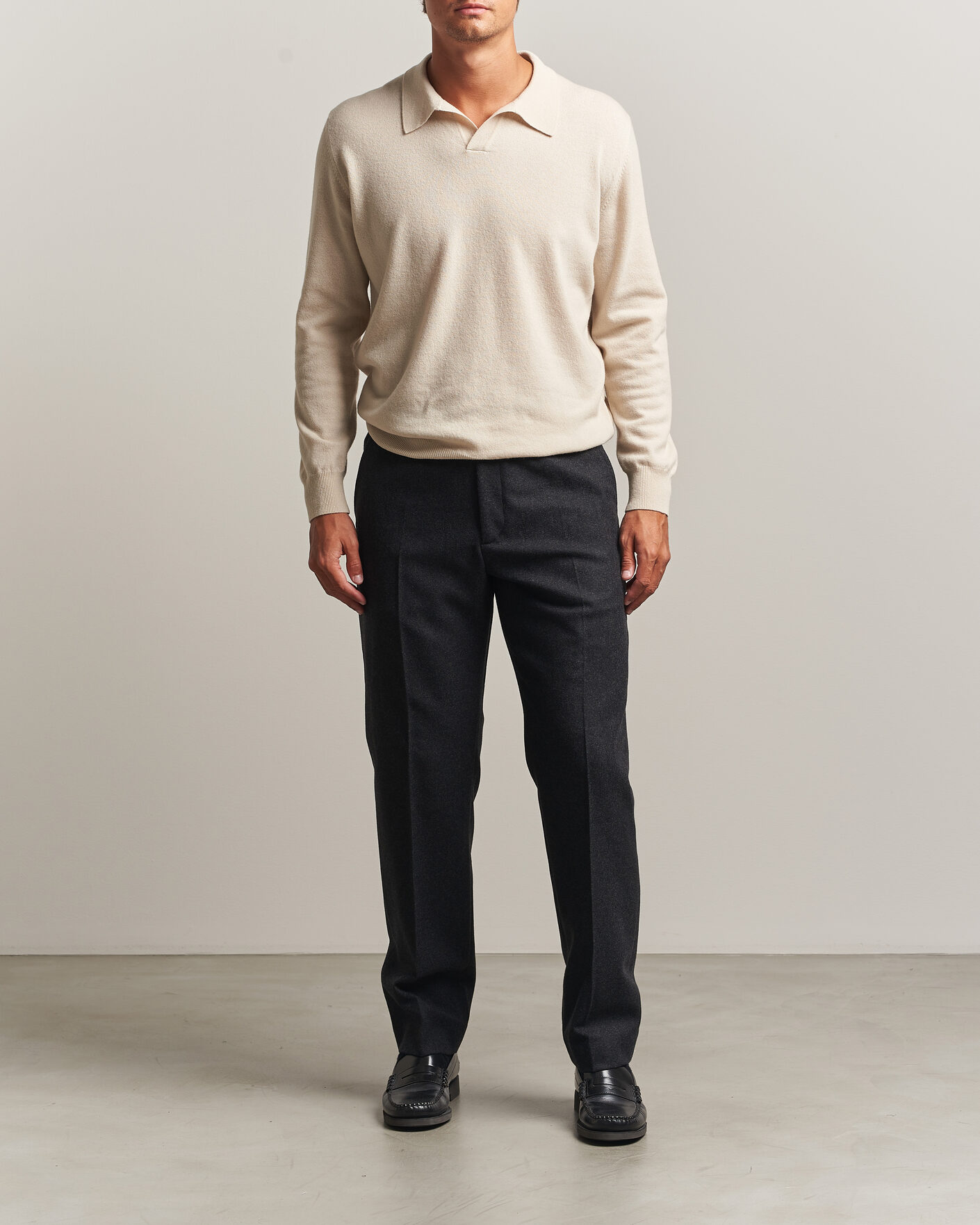 Men | Trousers | Filippa K | Theo Relaxed Flannel Trousers Anthracite Melange