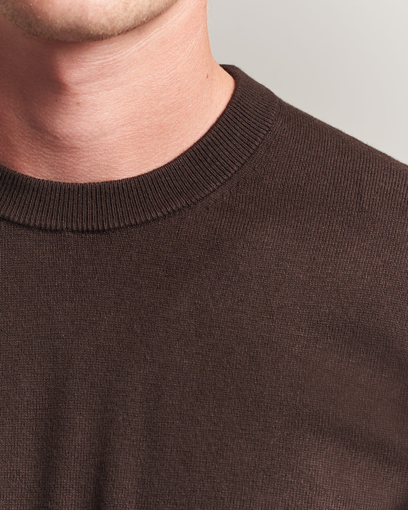 Men | Sweaters & Knitwear | Filippa K | Cotton Merino Knitted Sweater Dark Chocolate