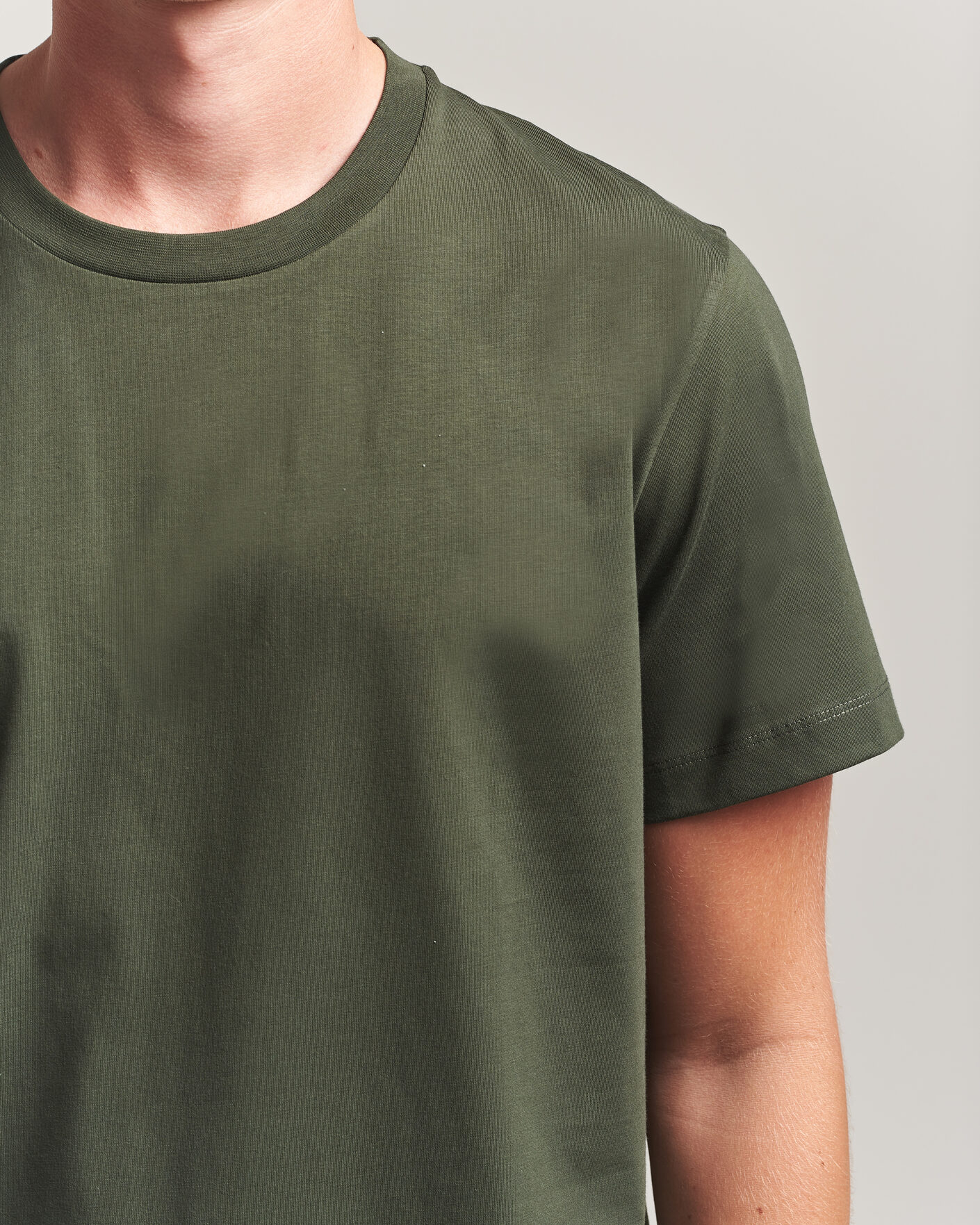 Men | T-Shirts | Filippa K | Filip Crew Neck T-Shirt Night Green