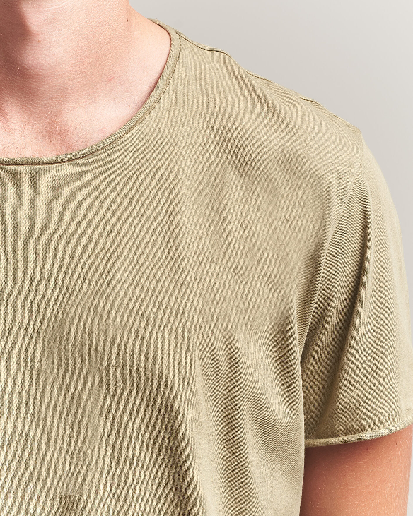 Men | T-Shirts | Filippa K | Roll Neck Crew Neck T-Shirt Light Olive Green