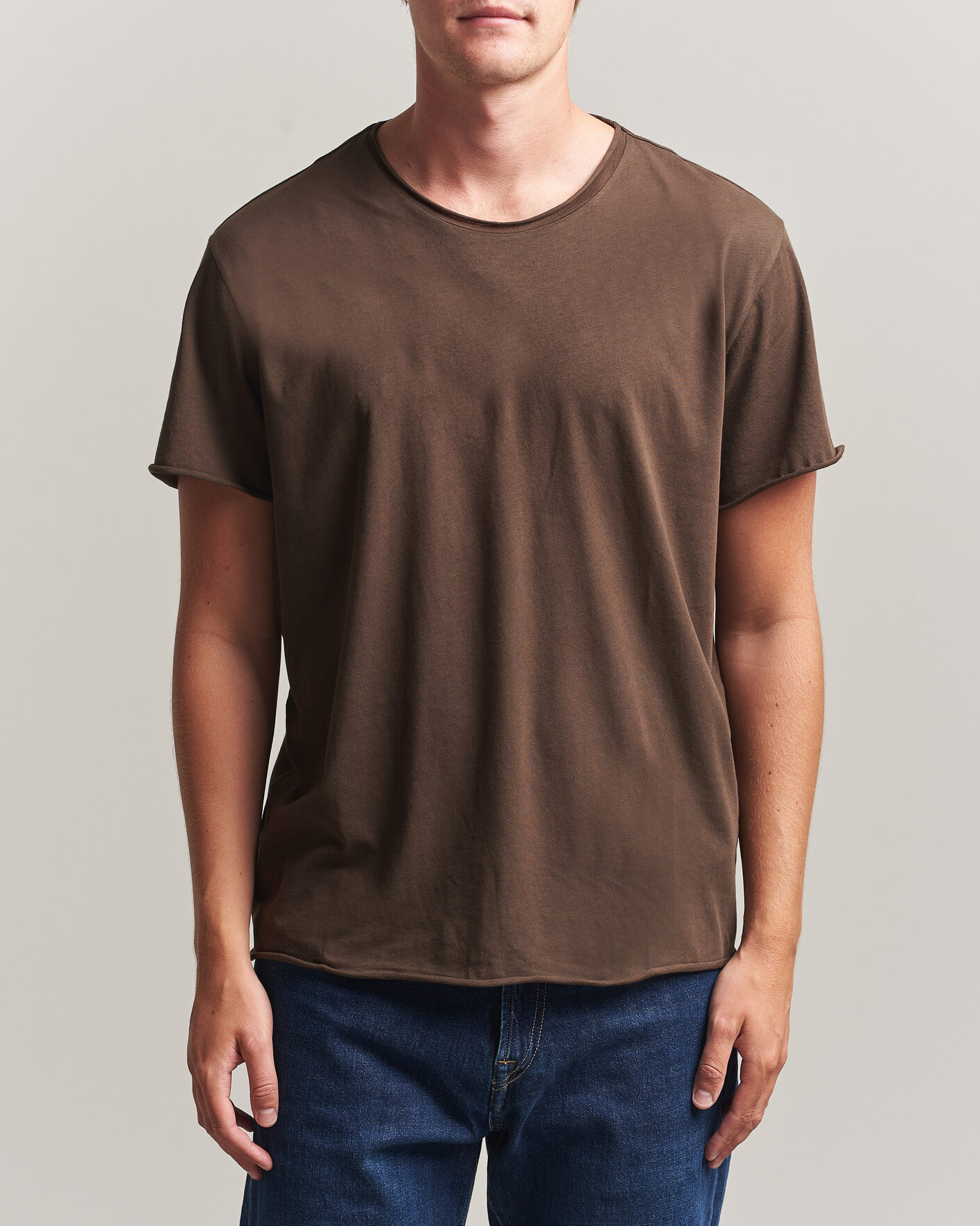 Men | T-Shirts | Filippa K | Roll Neck Crew Neck T-Shirt Golden Brown