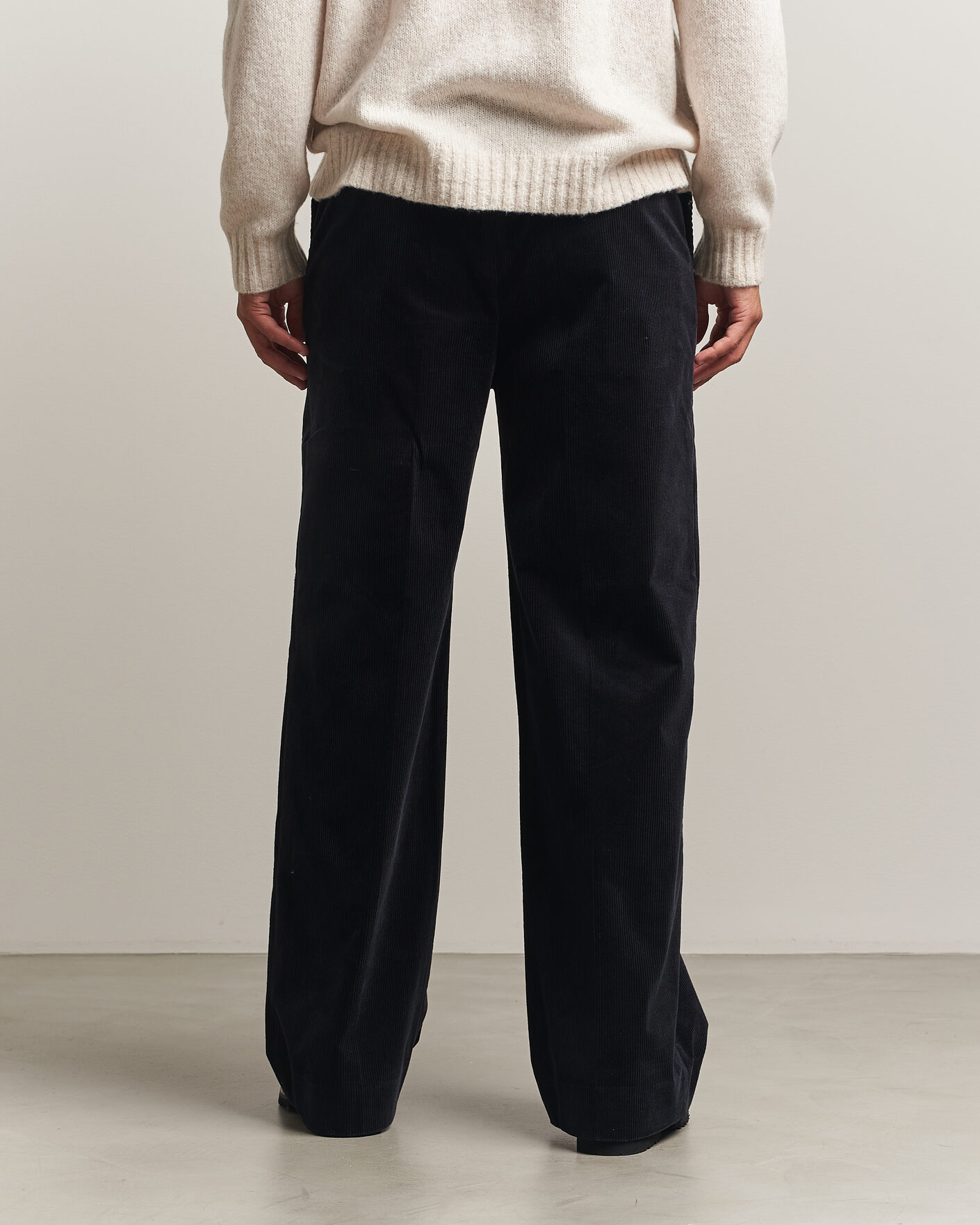Men | Trousers | Filippa K | Hector Corduroy Trousers Dark Navy