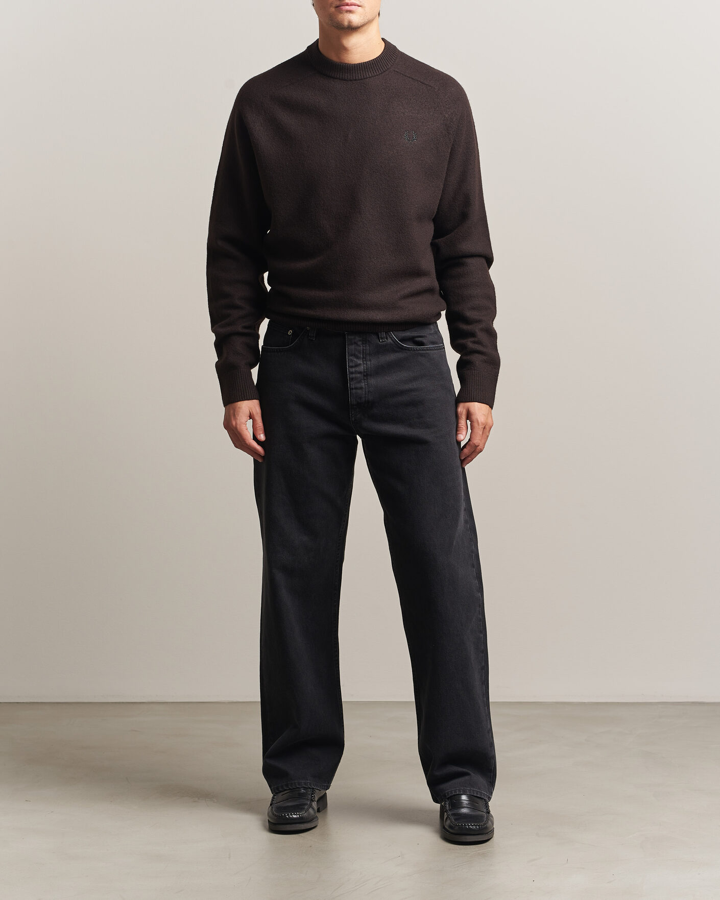 Men | Sweaters & Knitwear | Fred Perry | Wool Saddle Sleeve Crew Neck Rich Brown