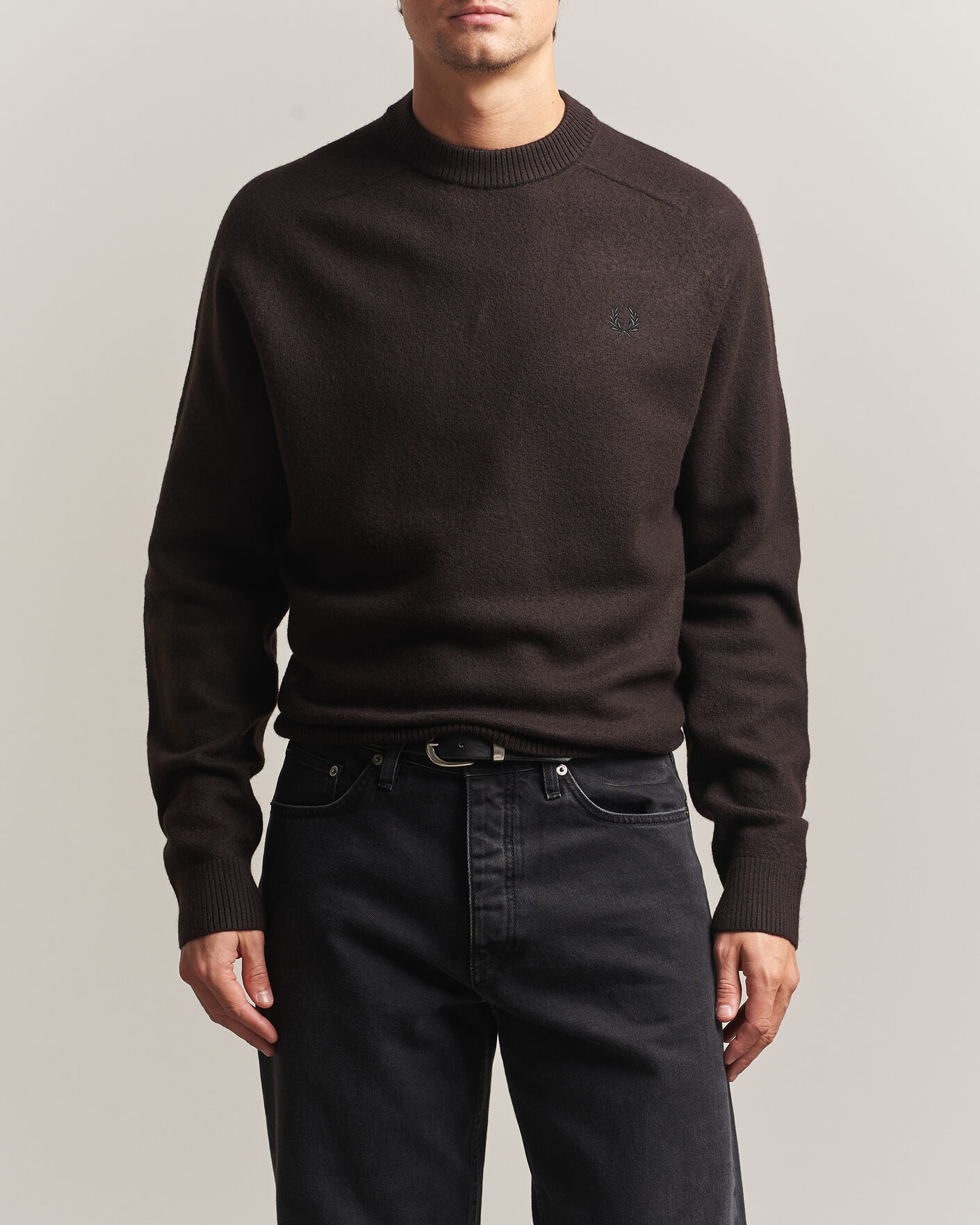 Men | Sweaters & Knitwear | Fred Perry | Wool Saddle Sleeve Crew Neck Rich Brown