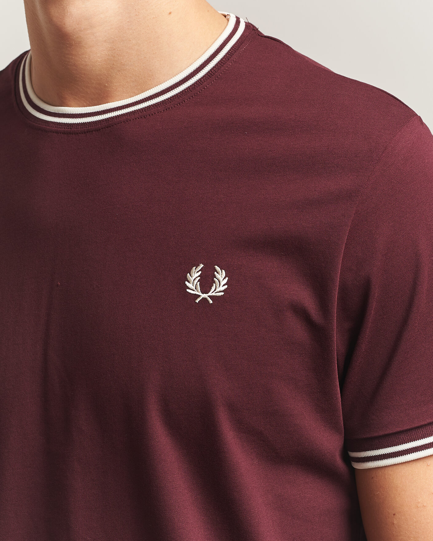 Men | T-Shirts | Fred Perry | Twin Tipped T-Shirt Oxblood