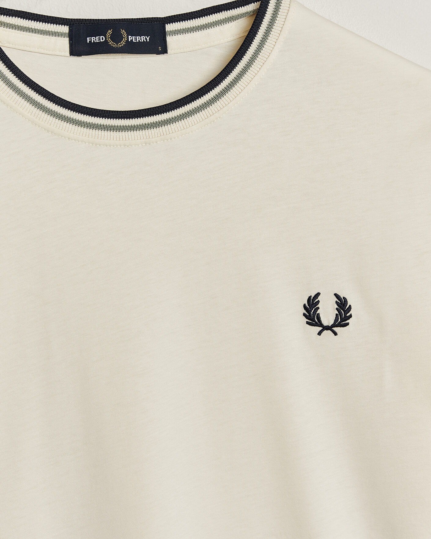 Men | T-Shirts | Fred Perry | Twin Tipped T-Shirt Ecru