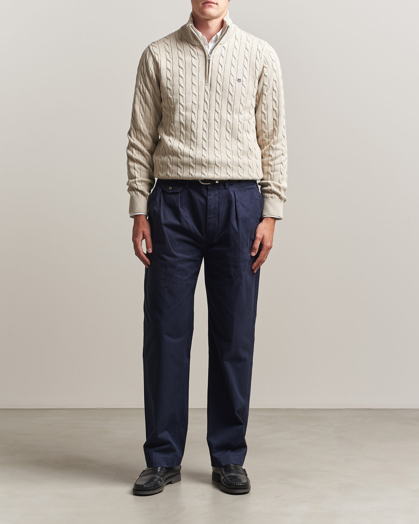 Men | Trousers | Gant | Relaxed Fit Pleated Cotton Twill Pants Evening Blue