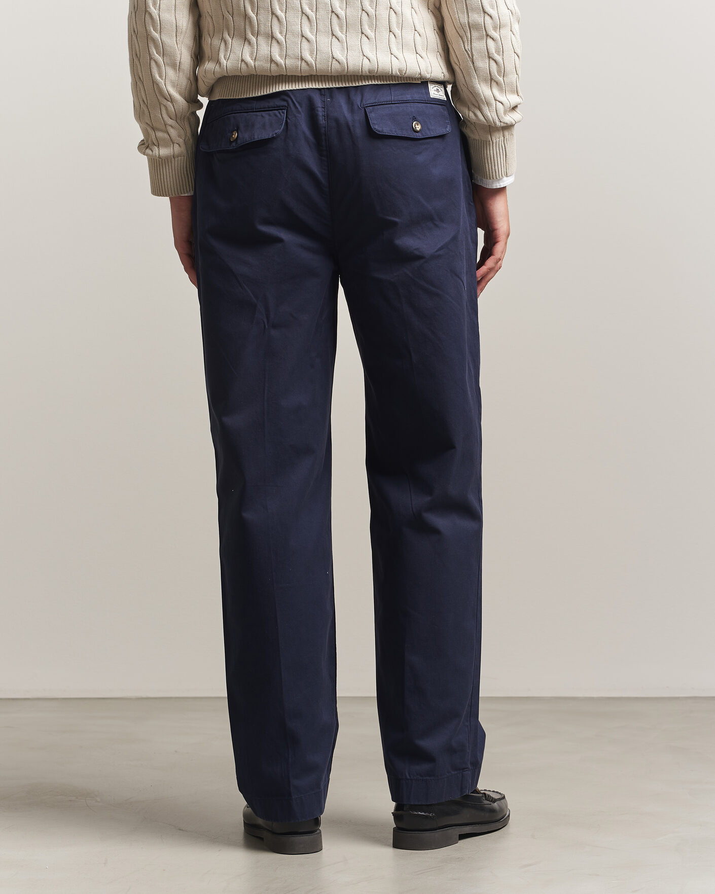 Men | Trousers | Gant | Relaxed Fit Pleated Cotton Twill Pants Evening Blue