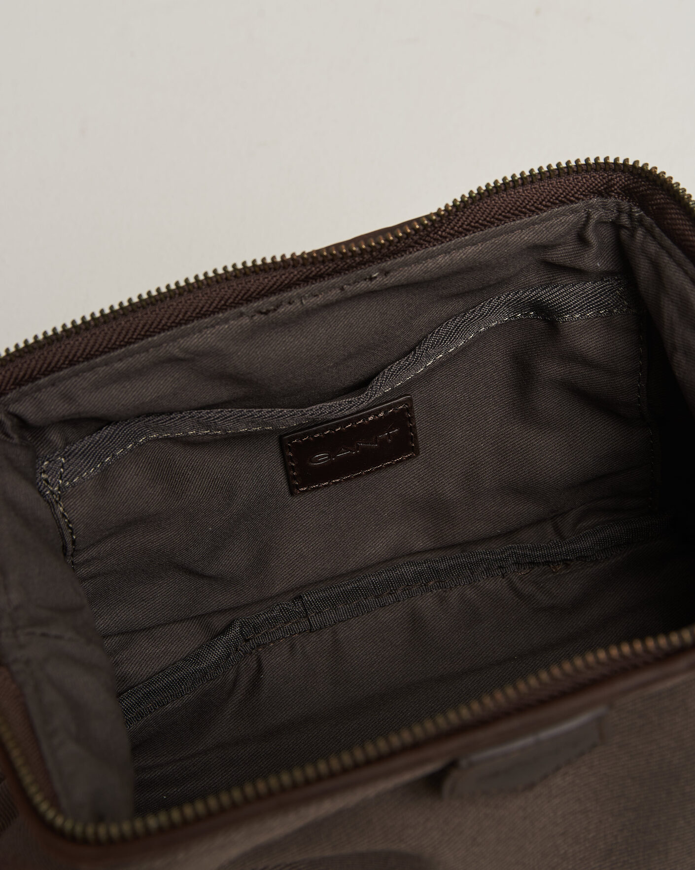 Men | Bags | Gant | Modern Premium Canvas Washbag Faded Taupe