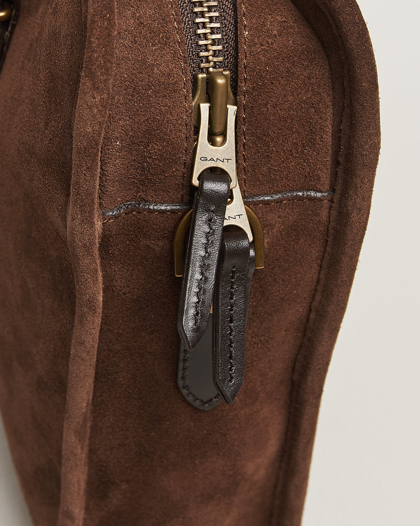 Men | Bags | Gant | Suede Commuter Bag Soil Brown