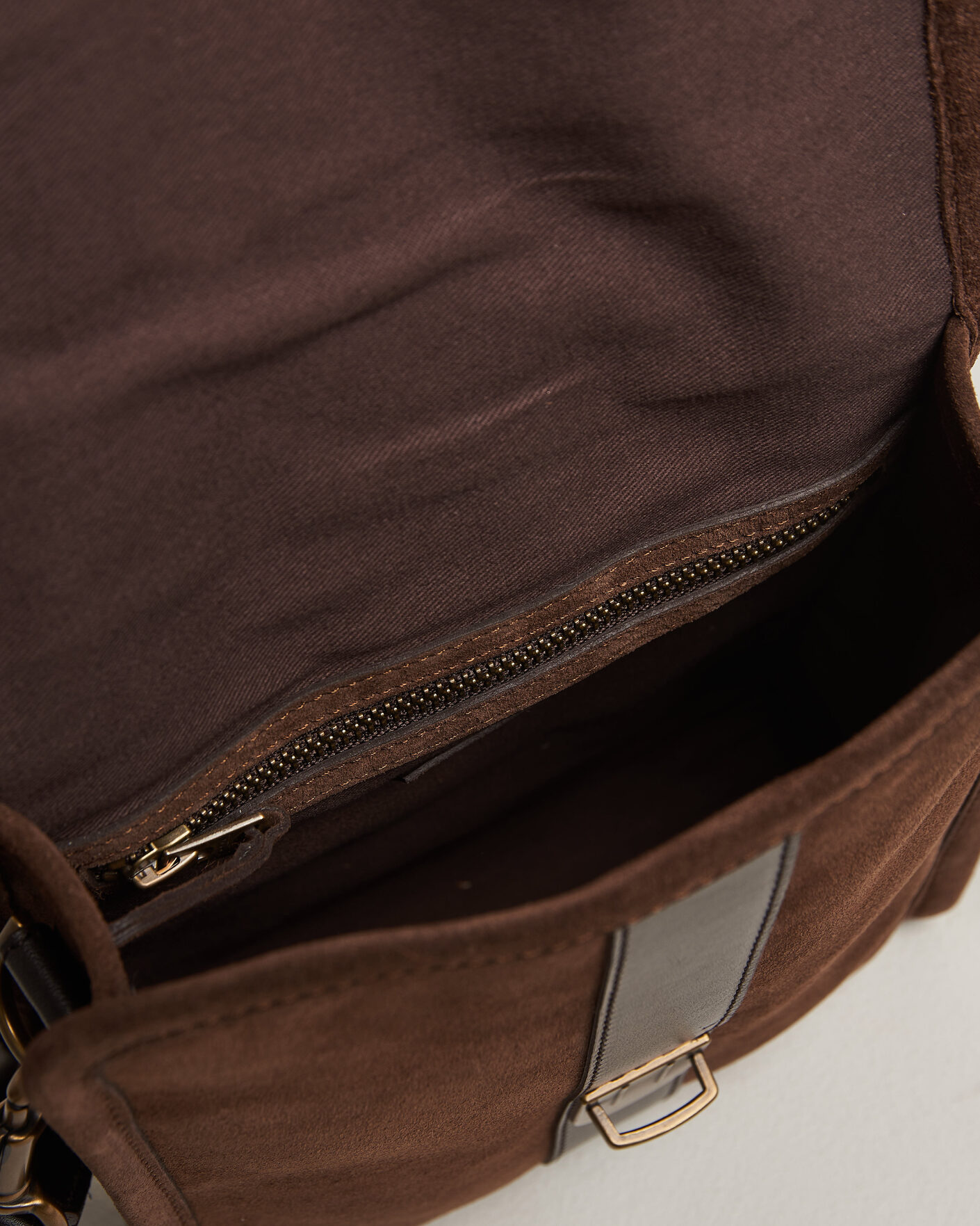 Men | Bags | Gant | Suede Shoulder Bag Soil Brown