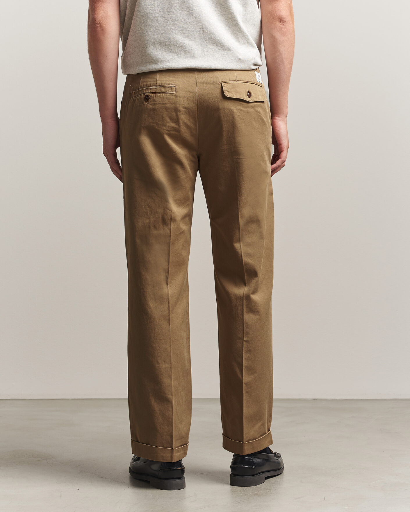 Men | Trousers | Gant | YALE Cotton Twill Chinos Darkened Beige
